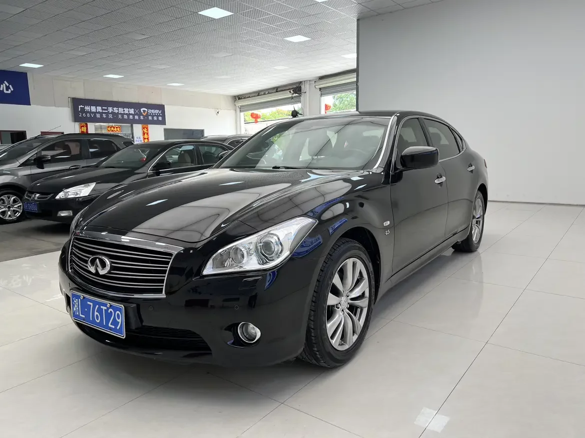 Infiniti Q70