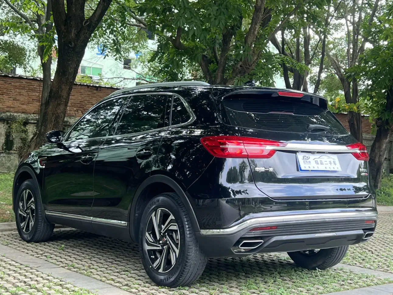 Hongqi HS5