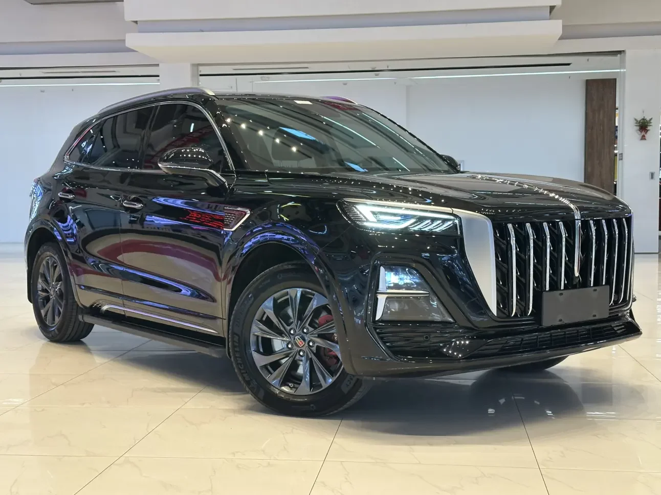 Hongqi HS5