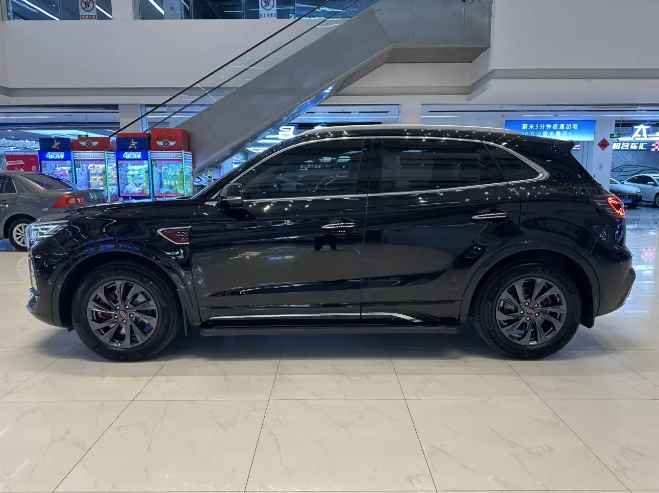 Hongqi HS5