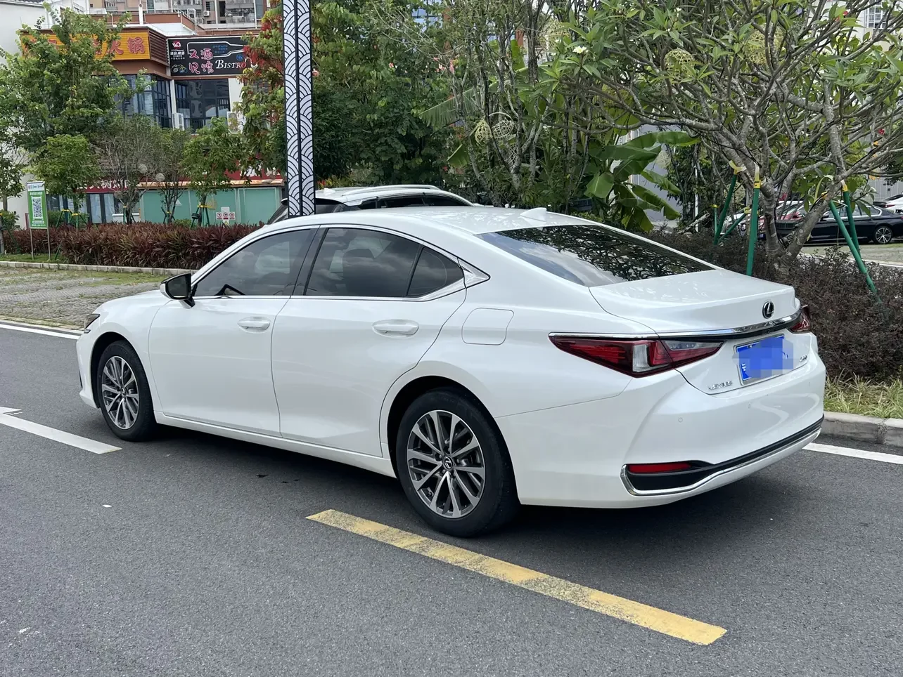 Lexus ES
