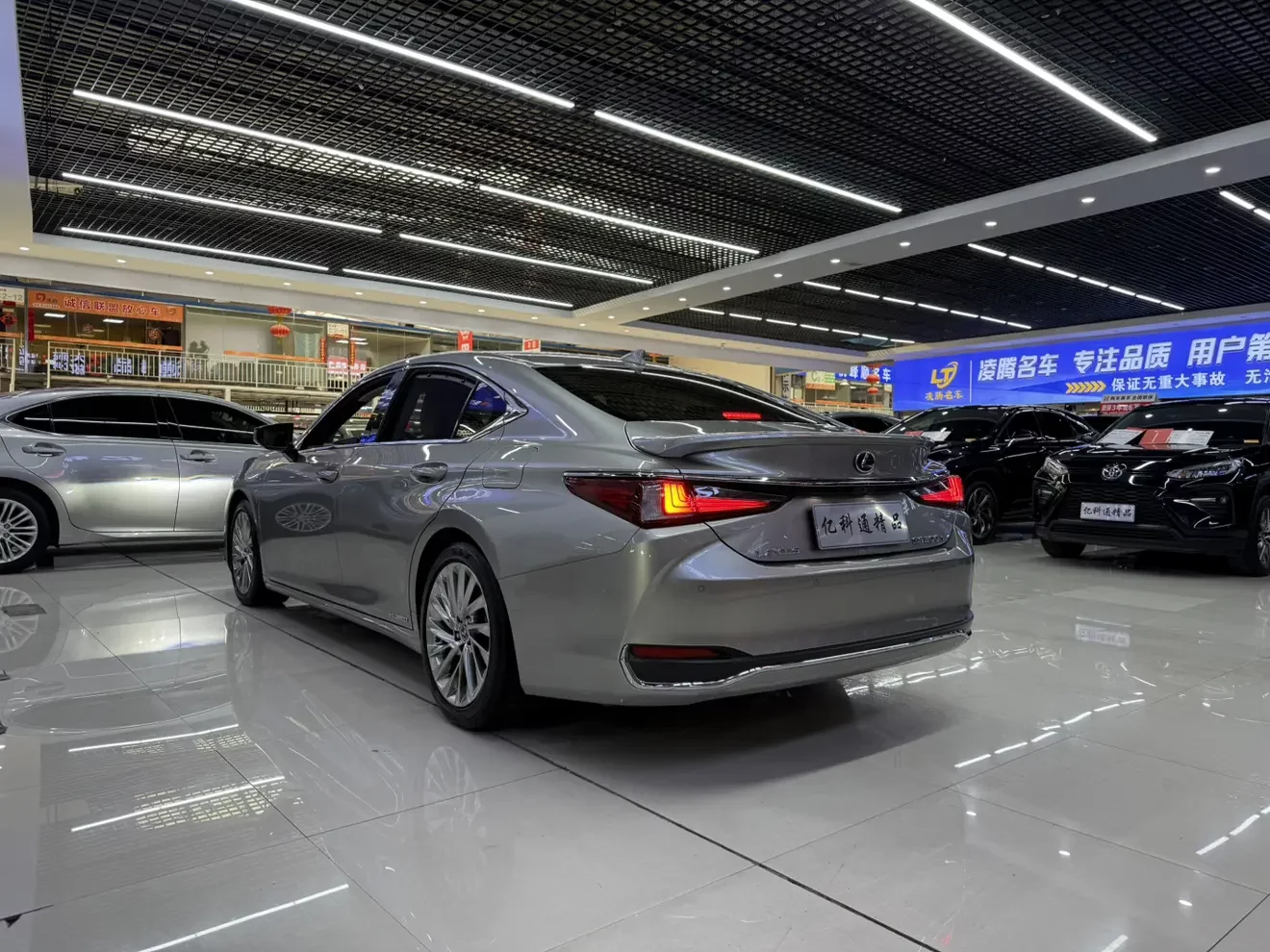Lexus ES