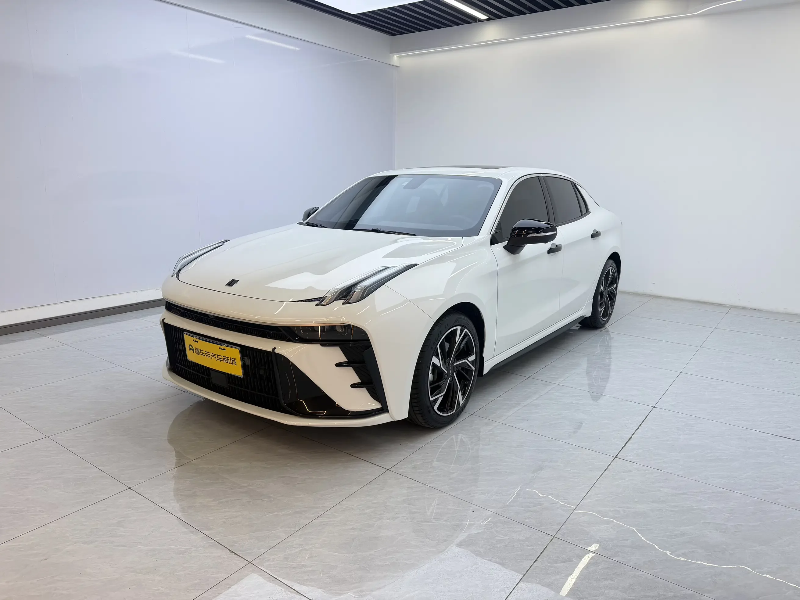 Lynk & Co 03