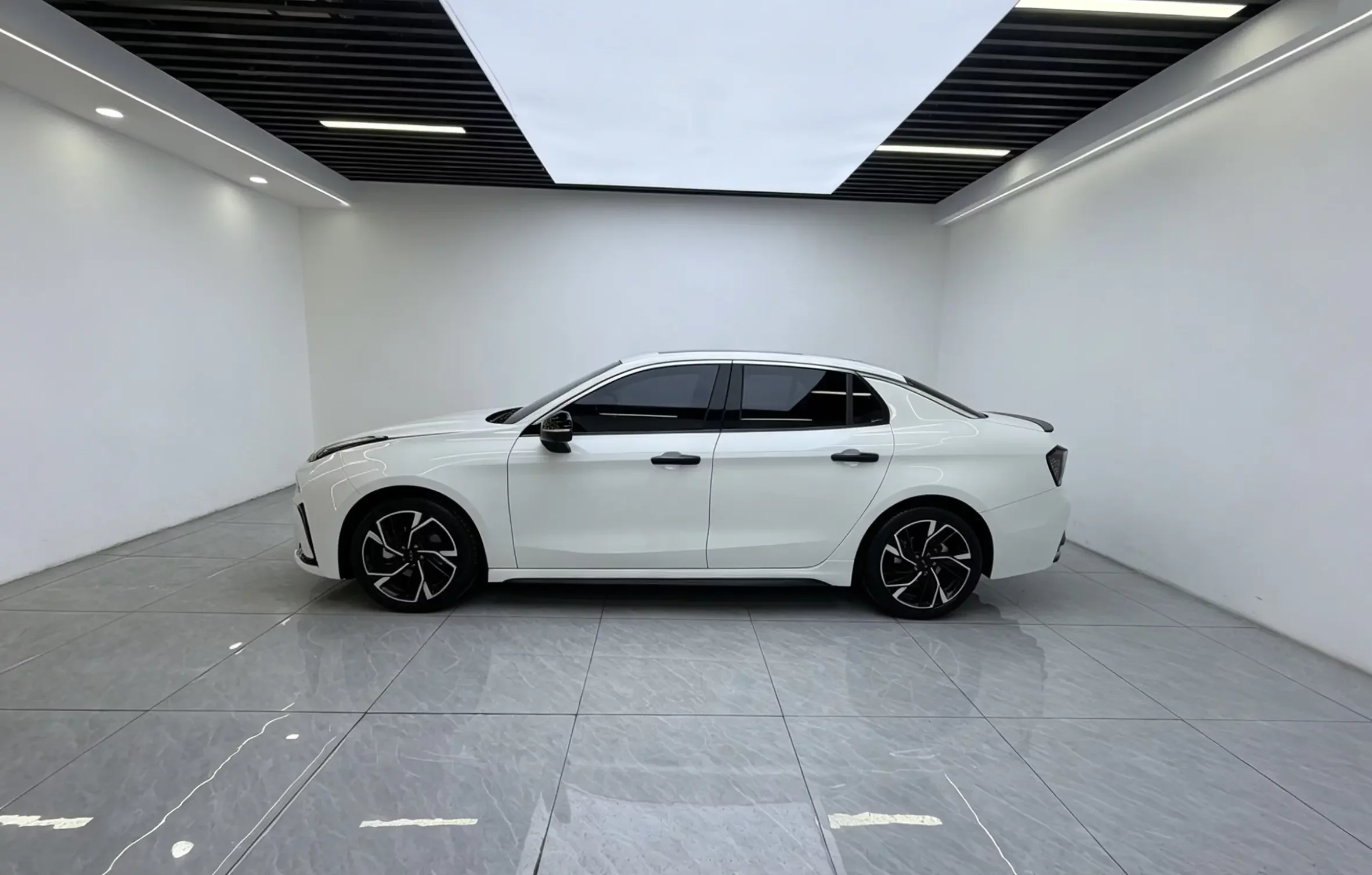 Lynk & Co 03