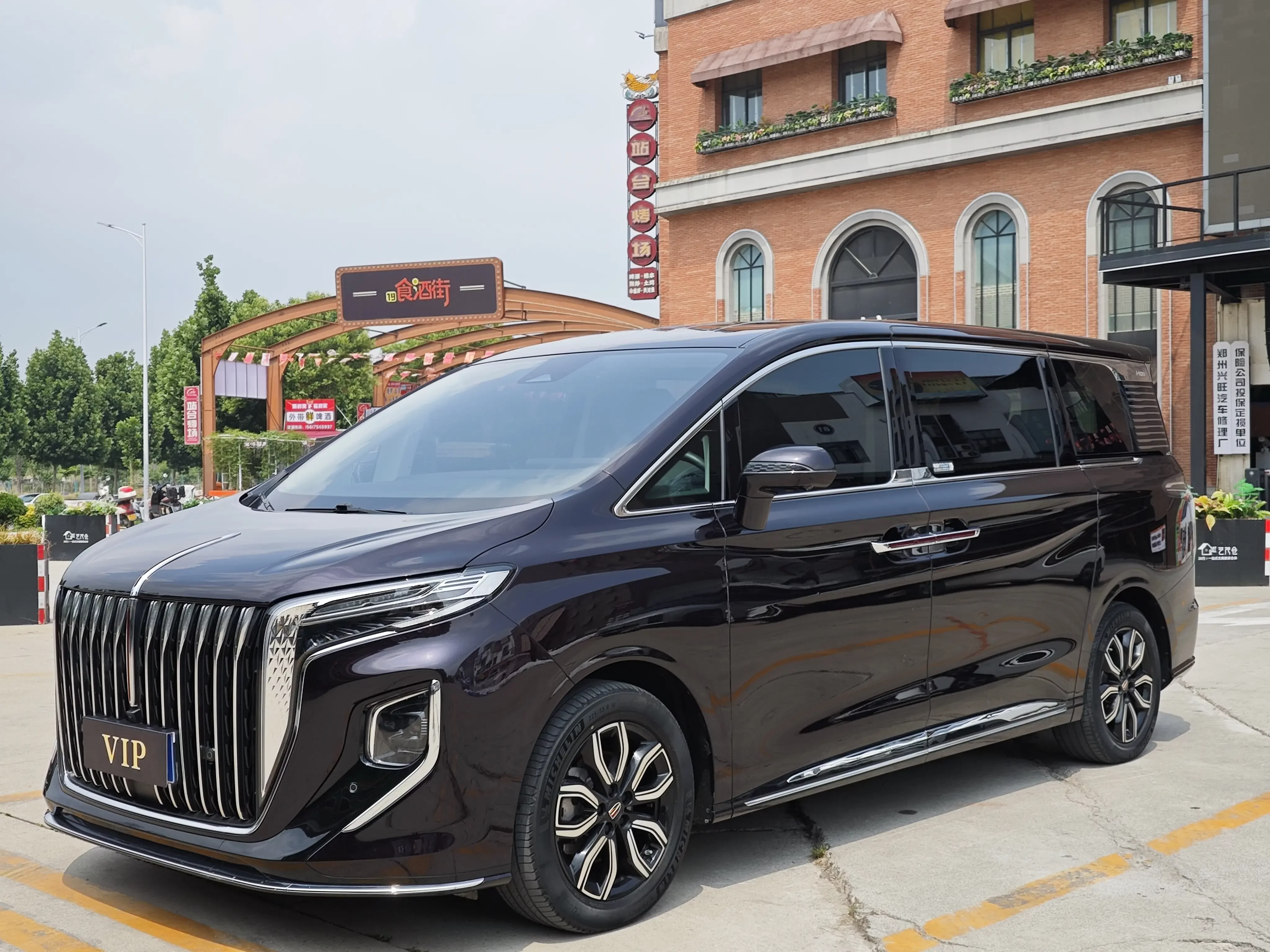 Hongqi HQ9