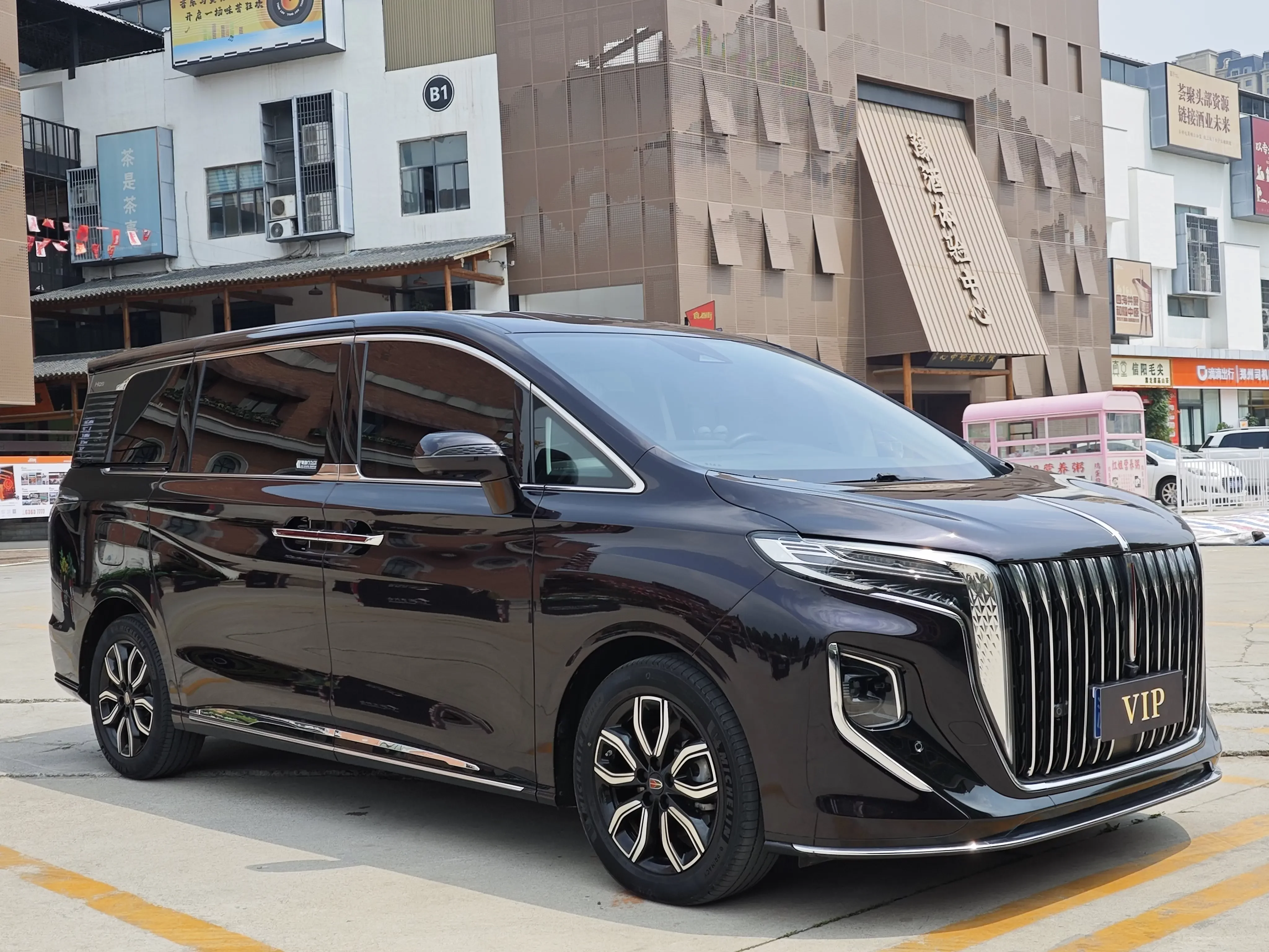 Hongqi HQ9