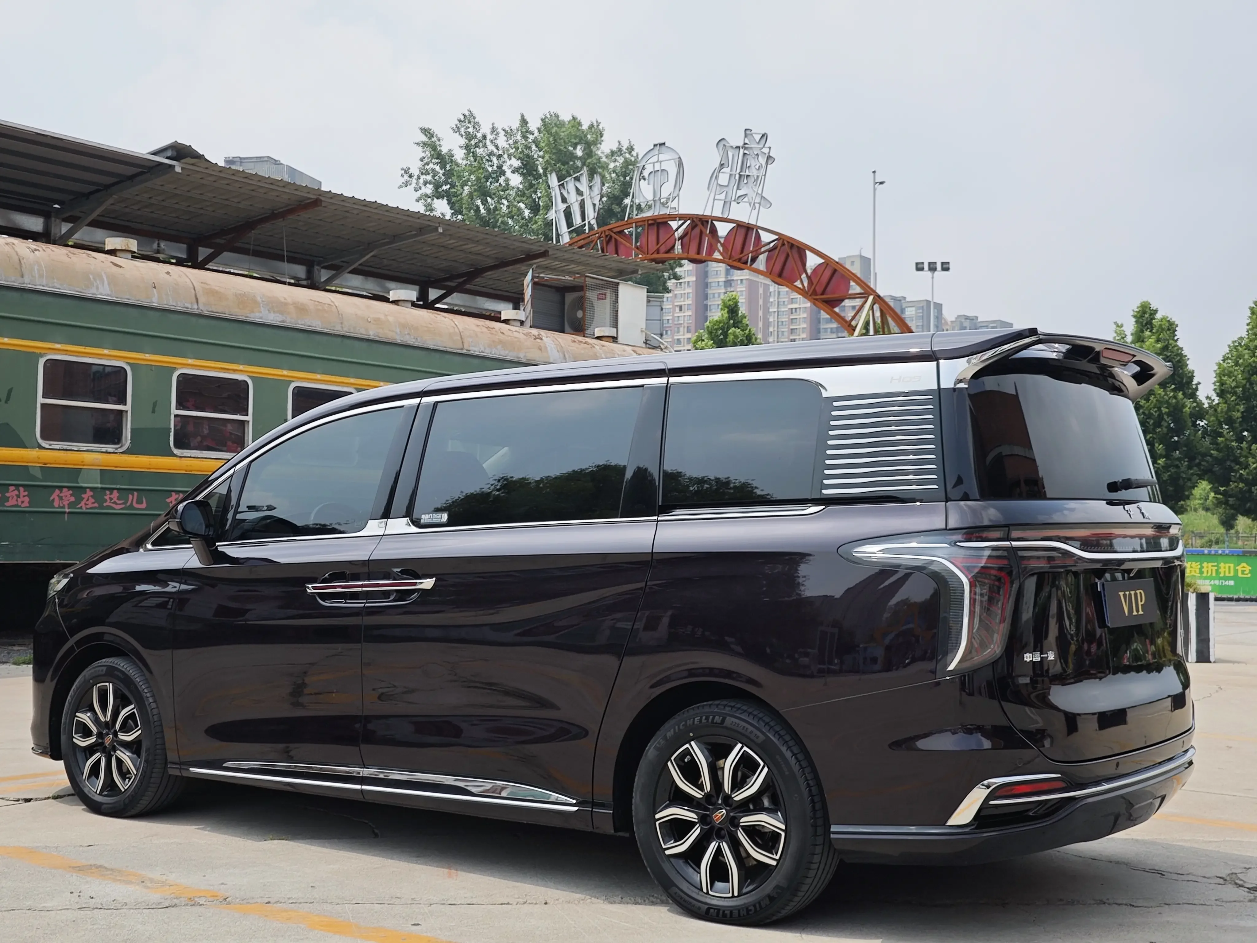 Hongqi HQ9