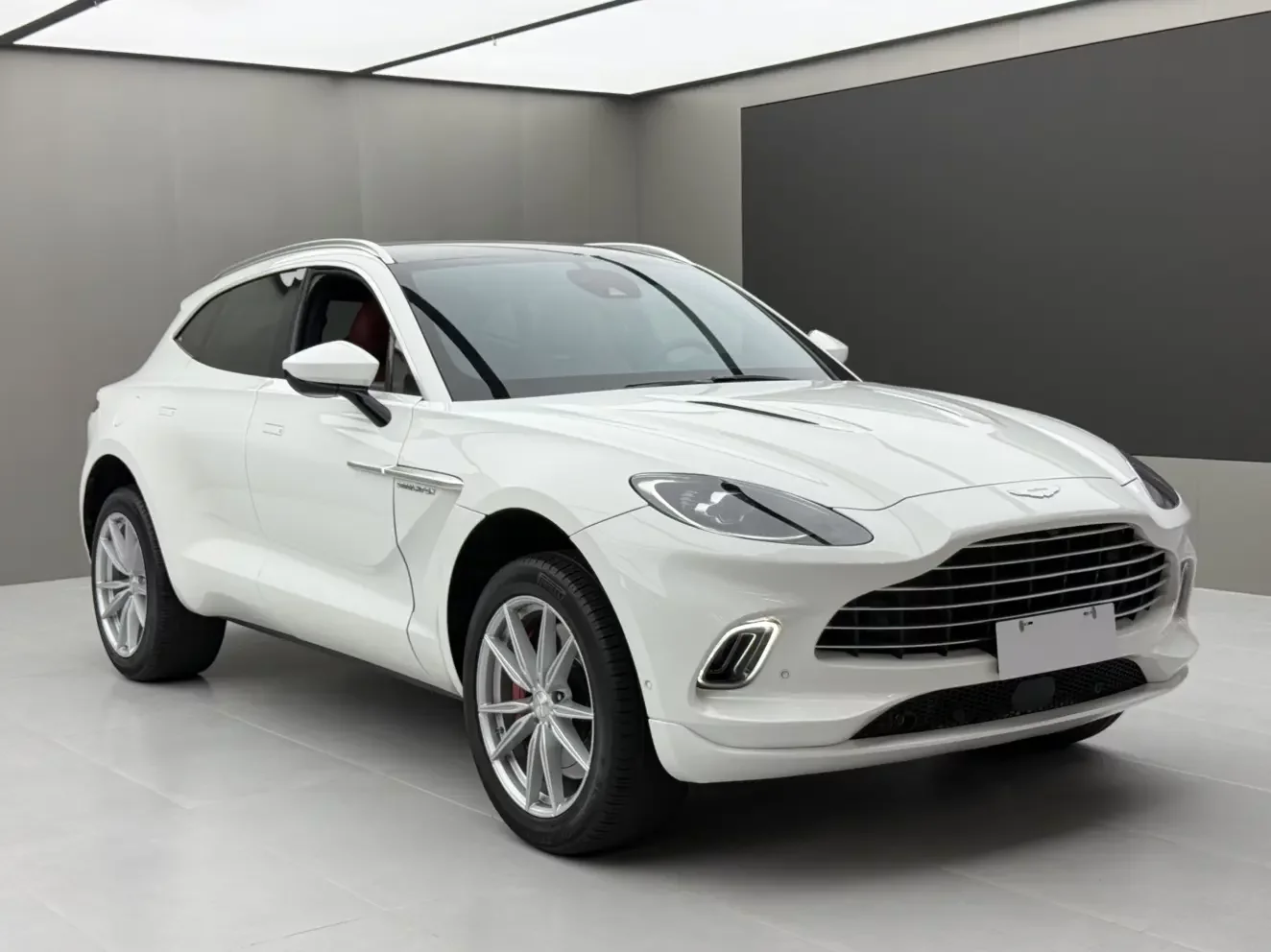 Aston Martin DBX