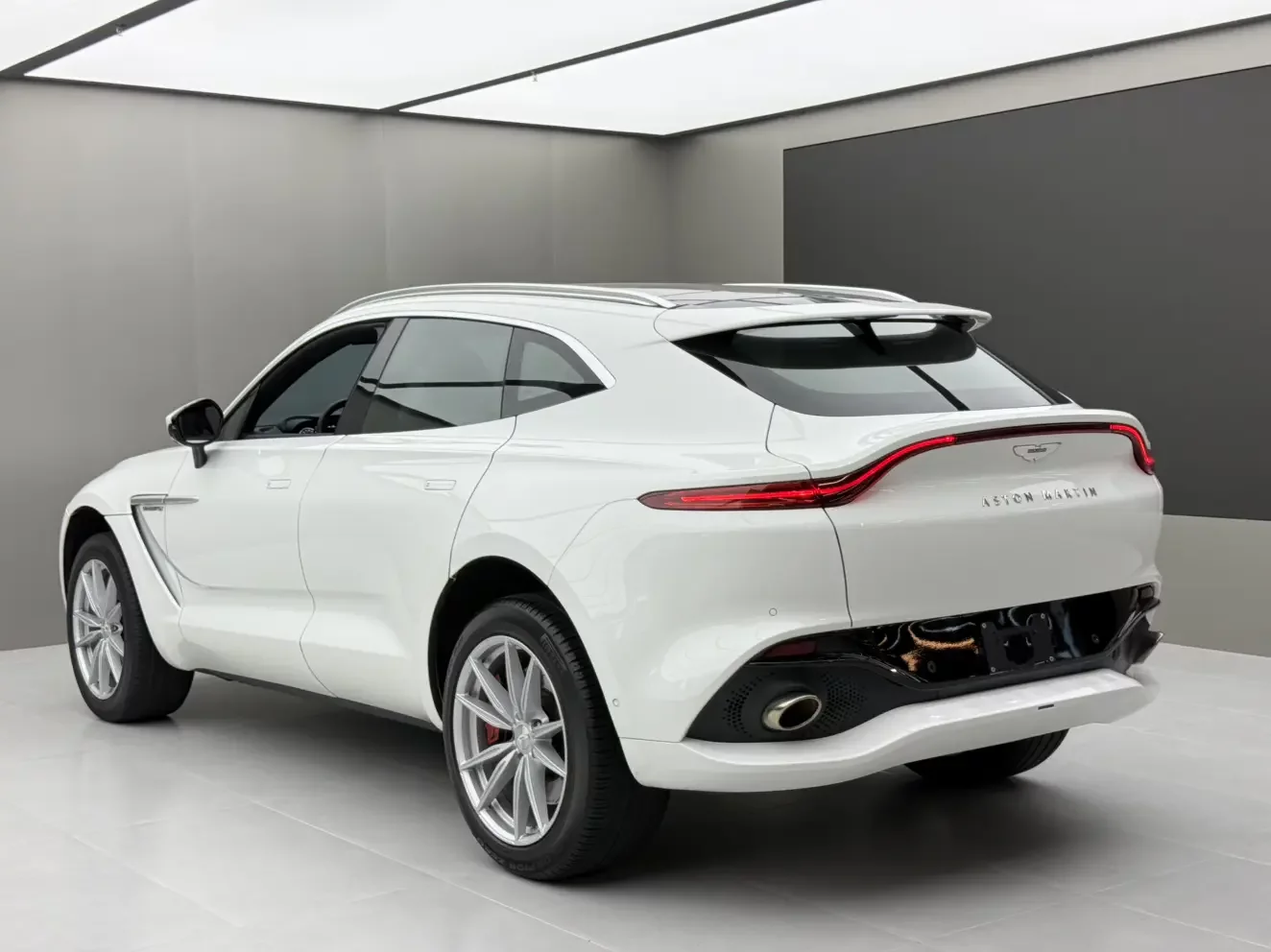 Aston Martin DBX