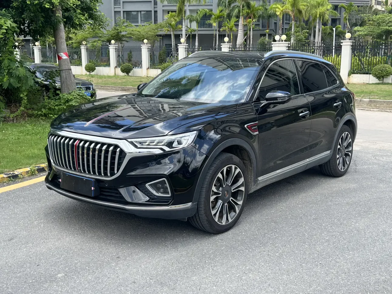 Hongqi HS5