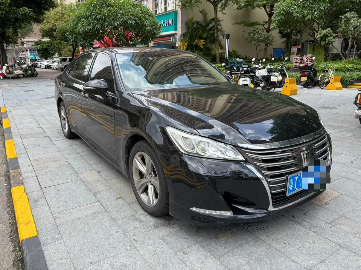 Toyota crown