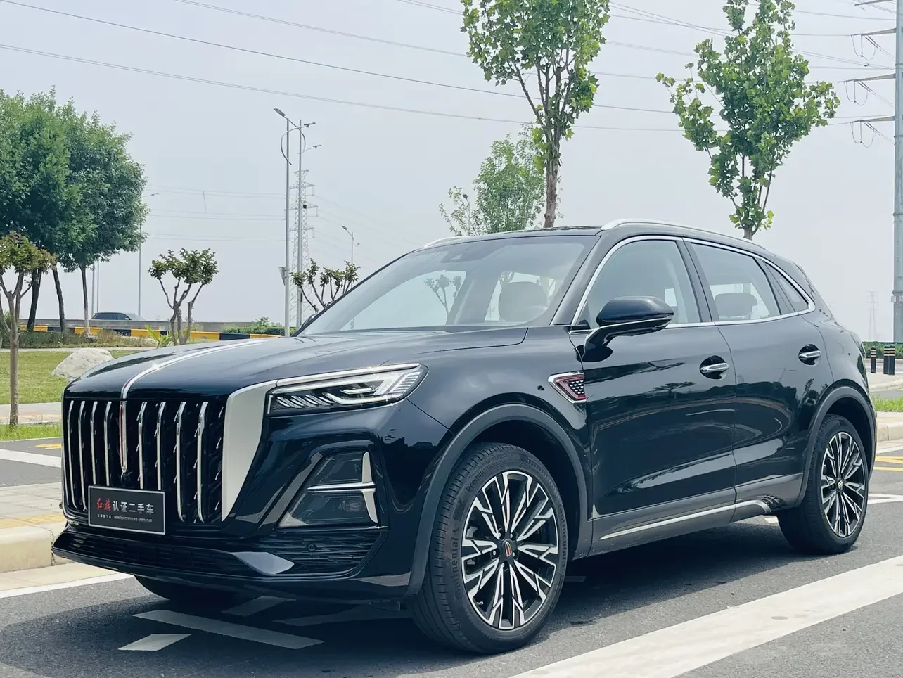 Hongqi HS5