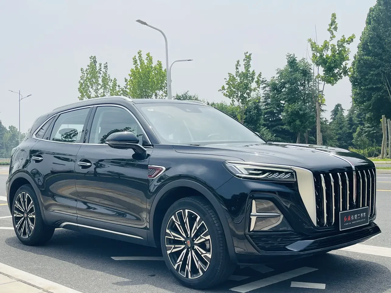 Hongqi HS5