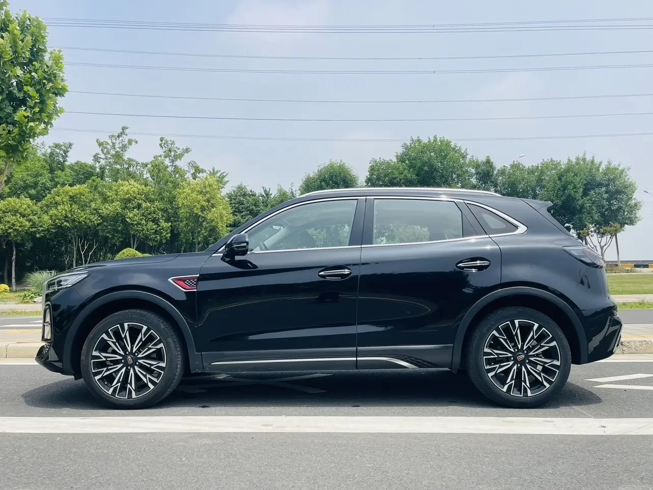 Hongqi HS5