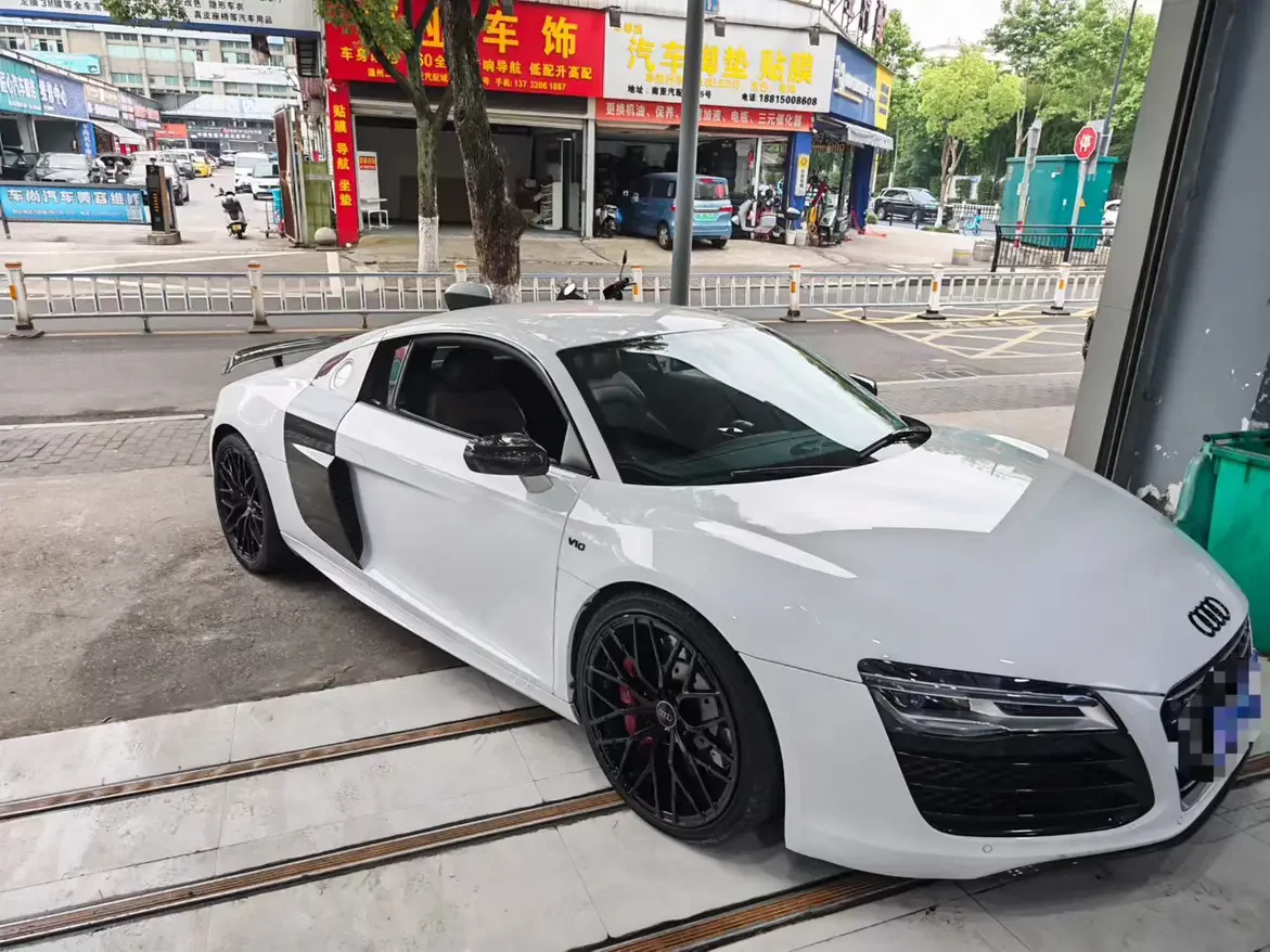 Audi R8