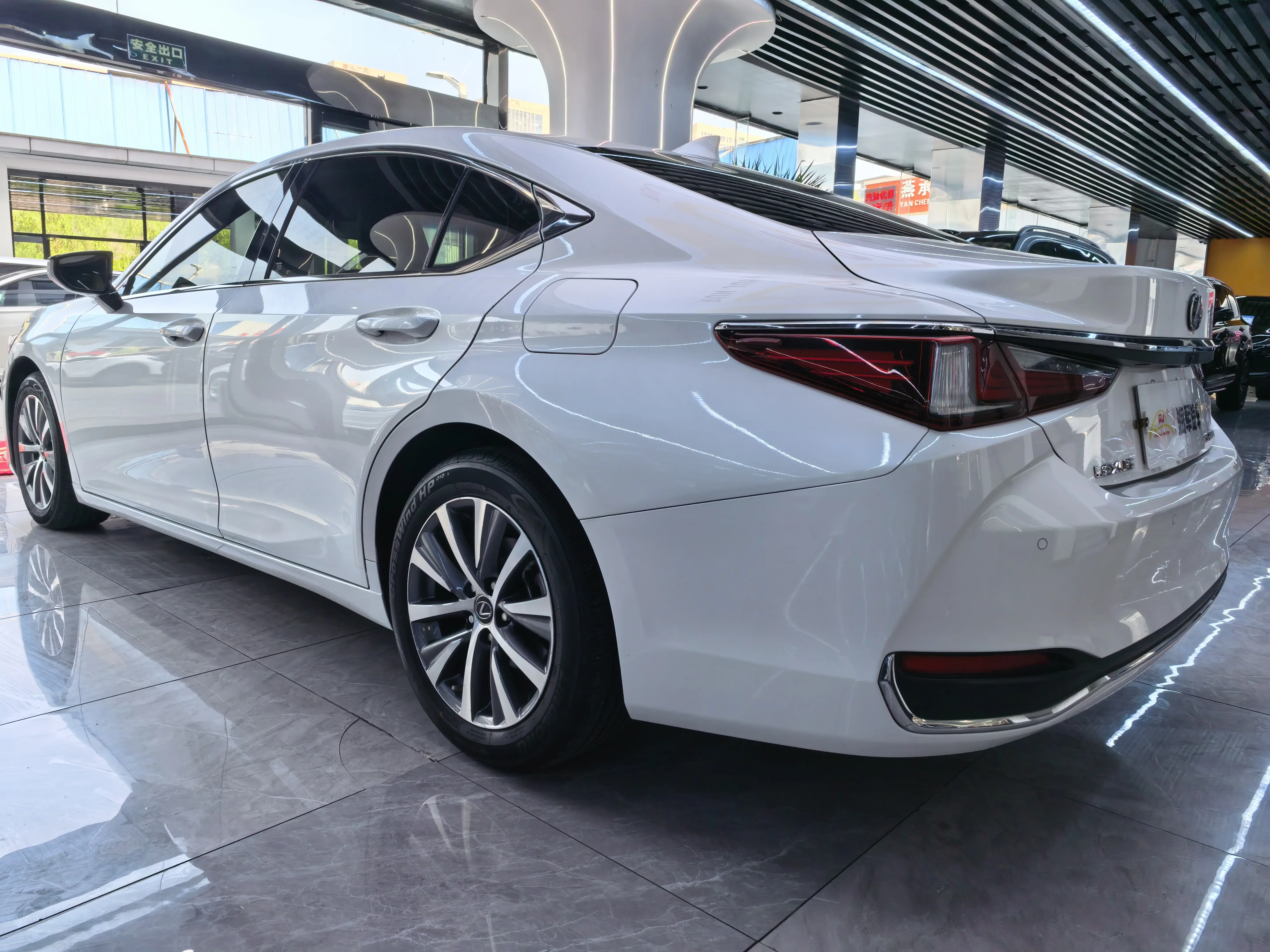 Lexus ES