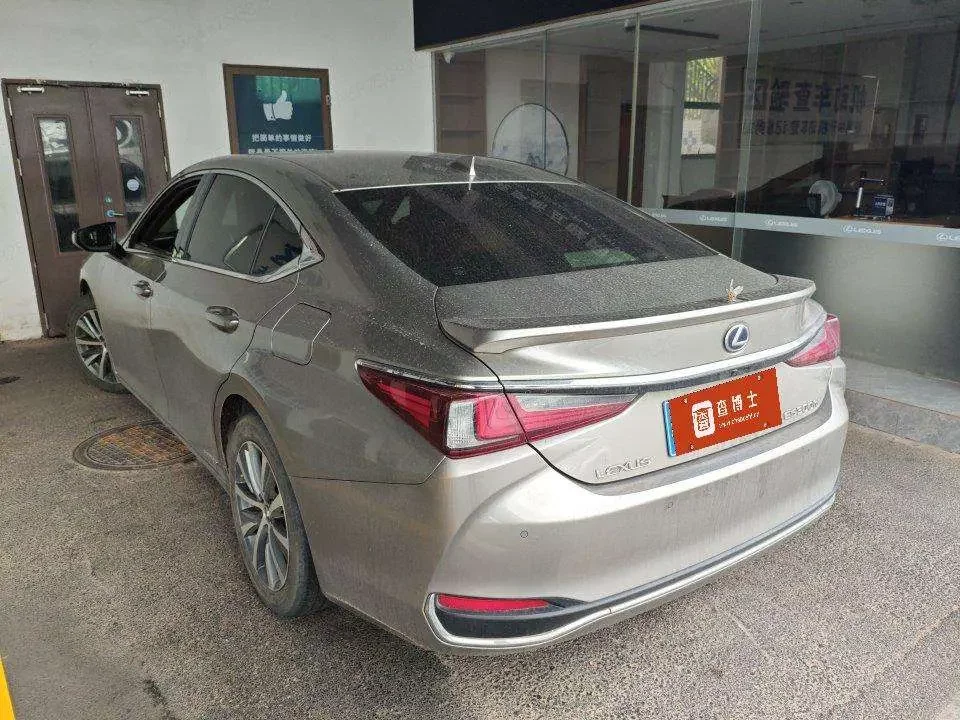 Lexus ES