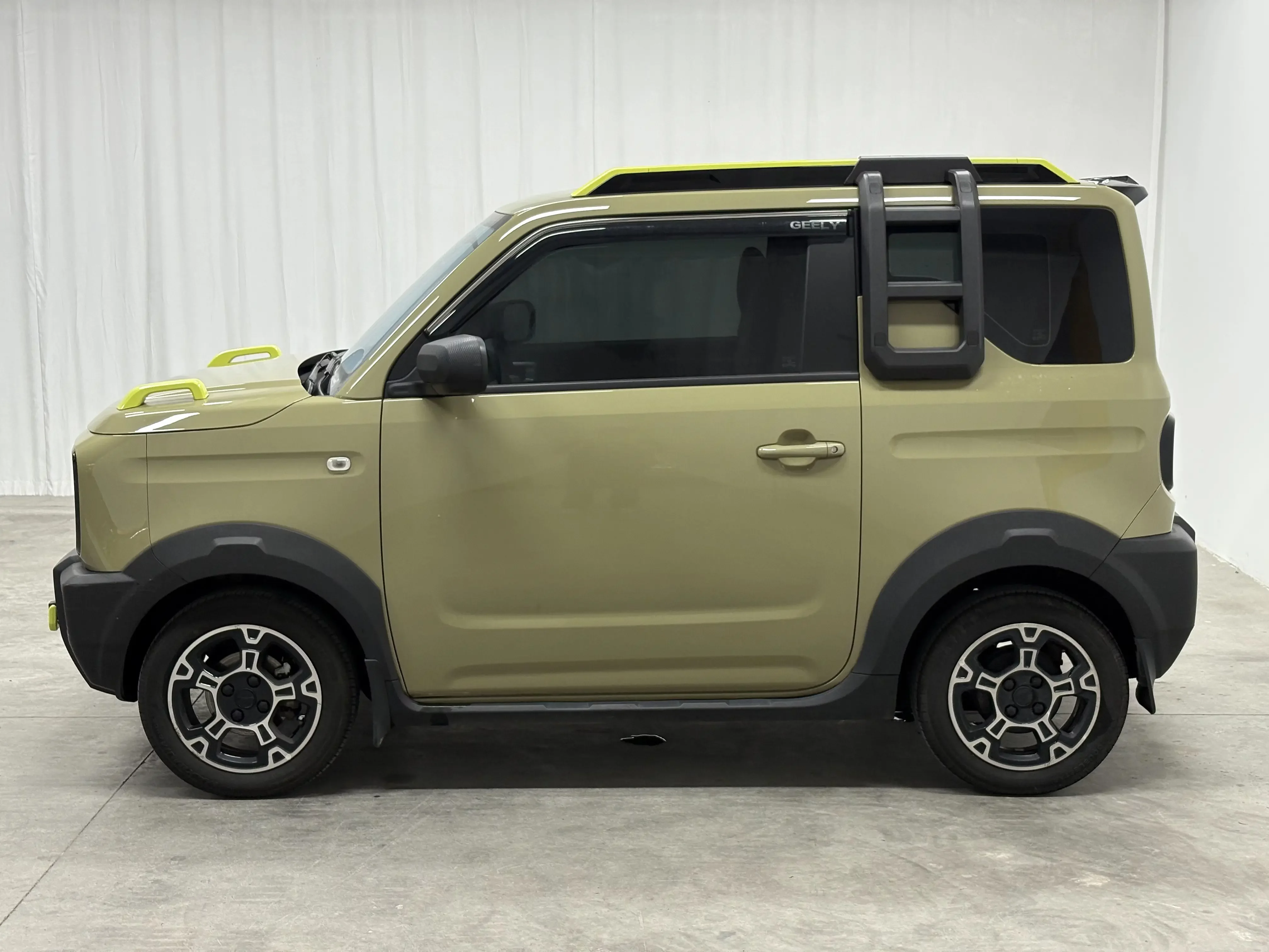 Geely panda