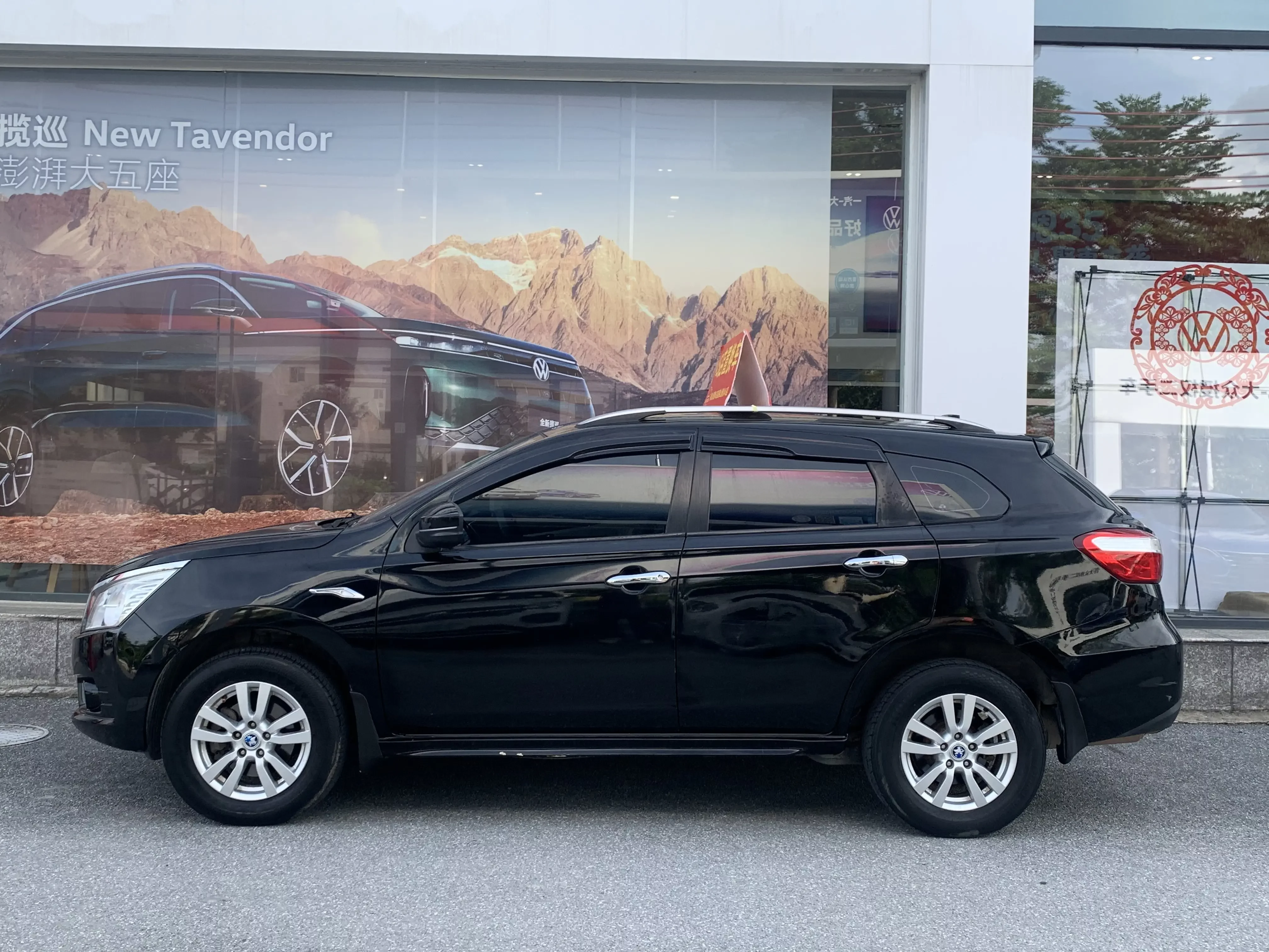 Kai Chen Venucia T70