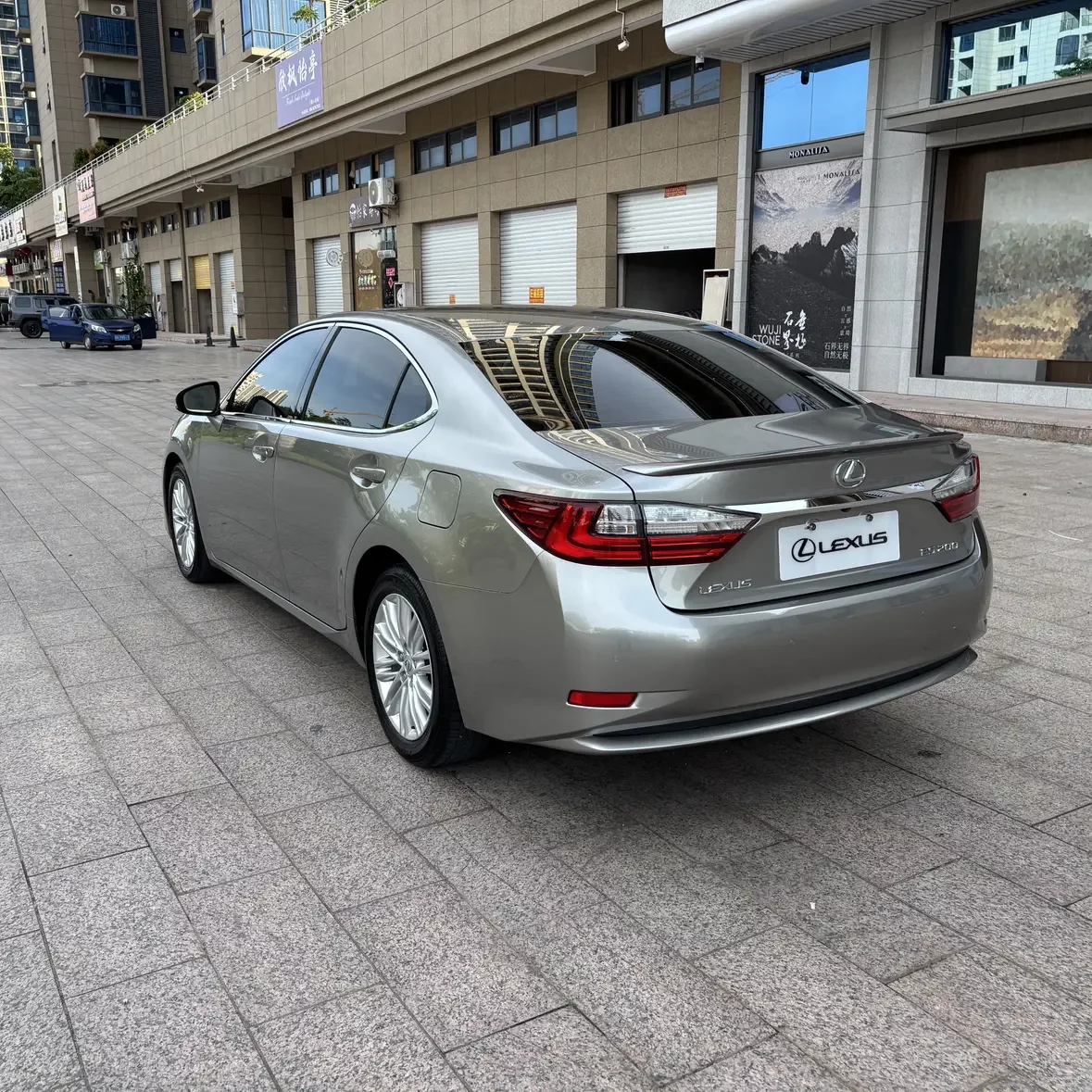 Lexus ES
