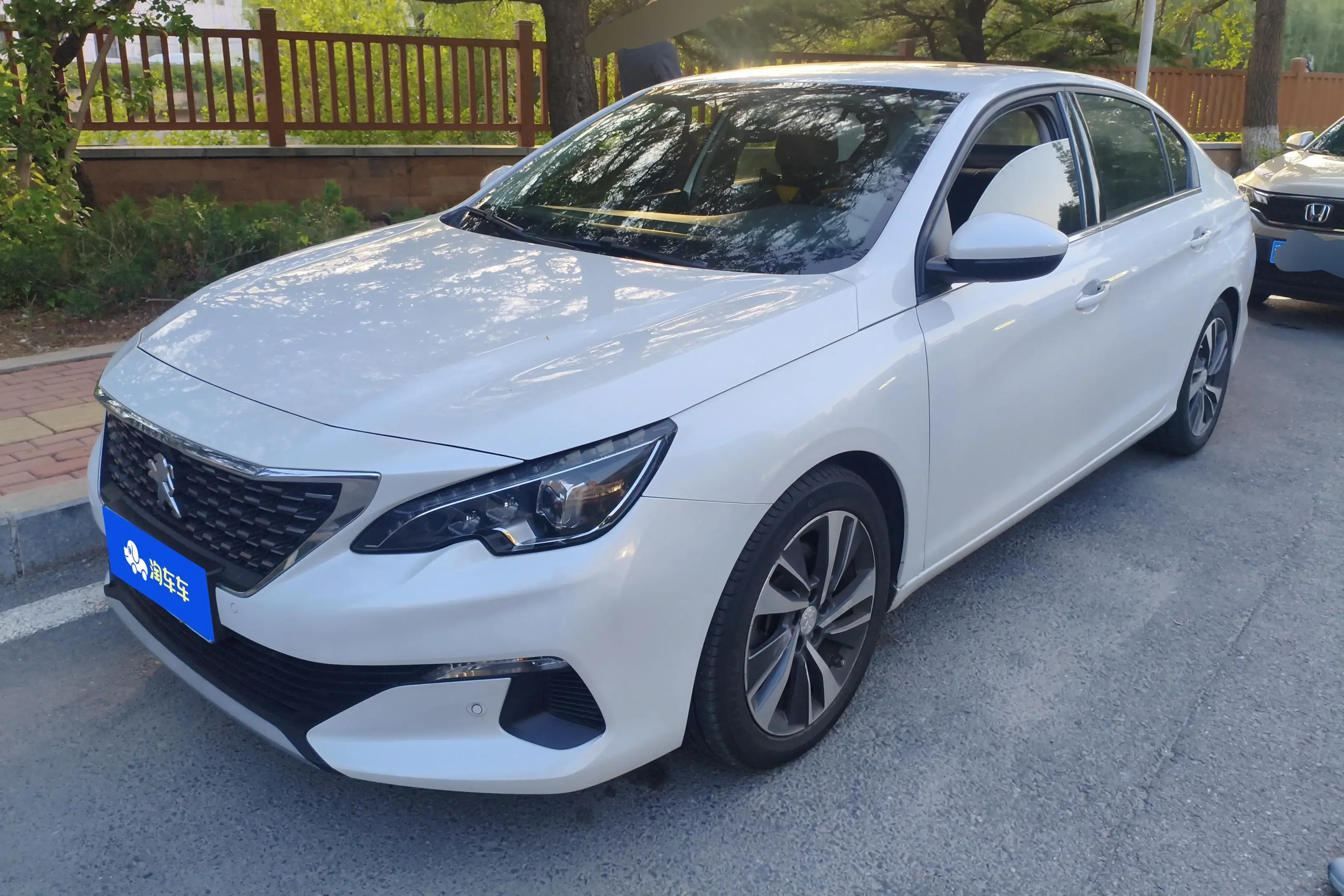 Peugeot 408