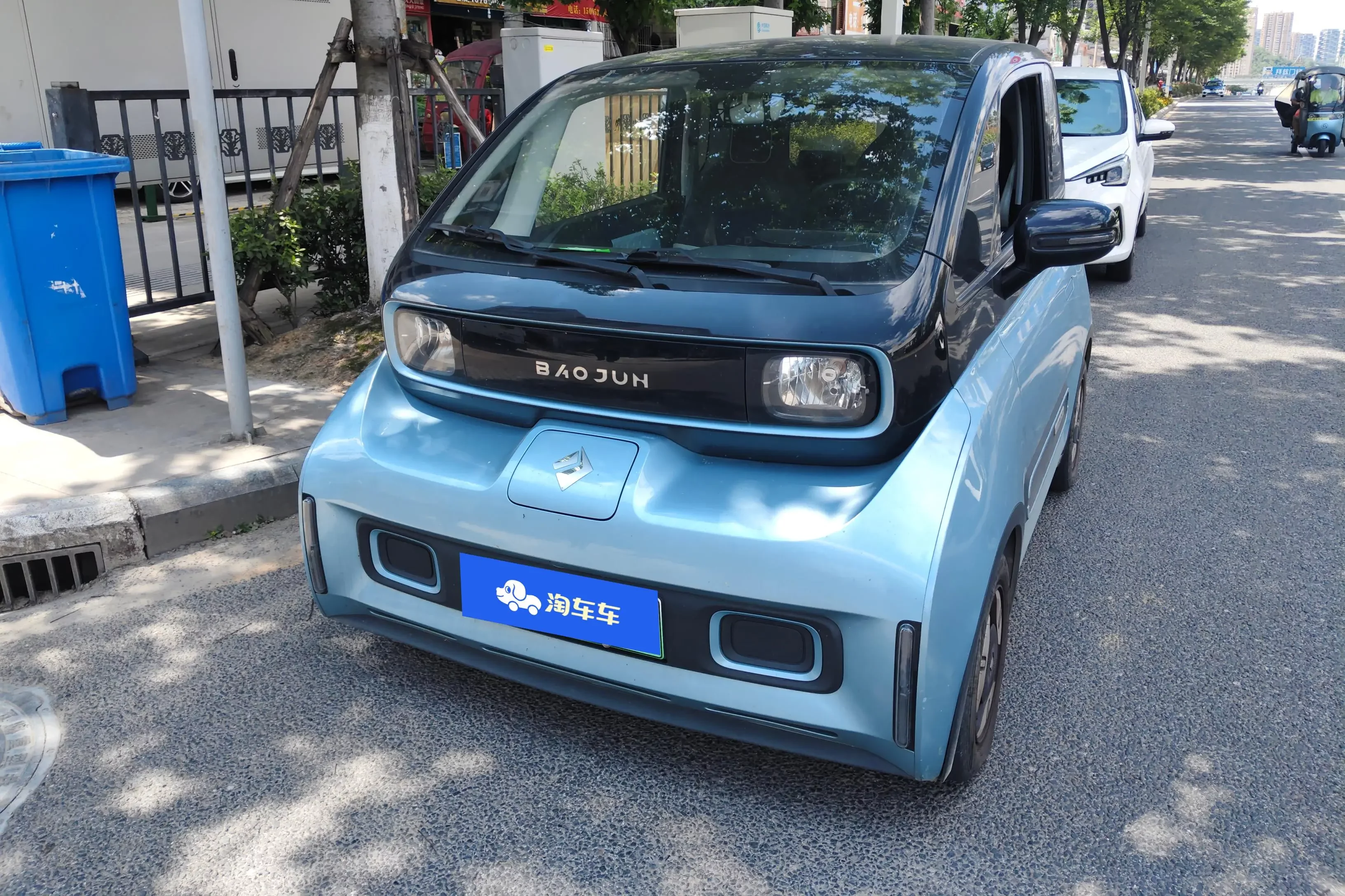 Baojun E300