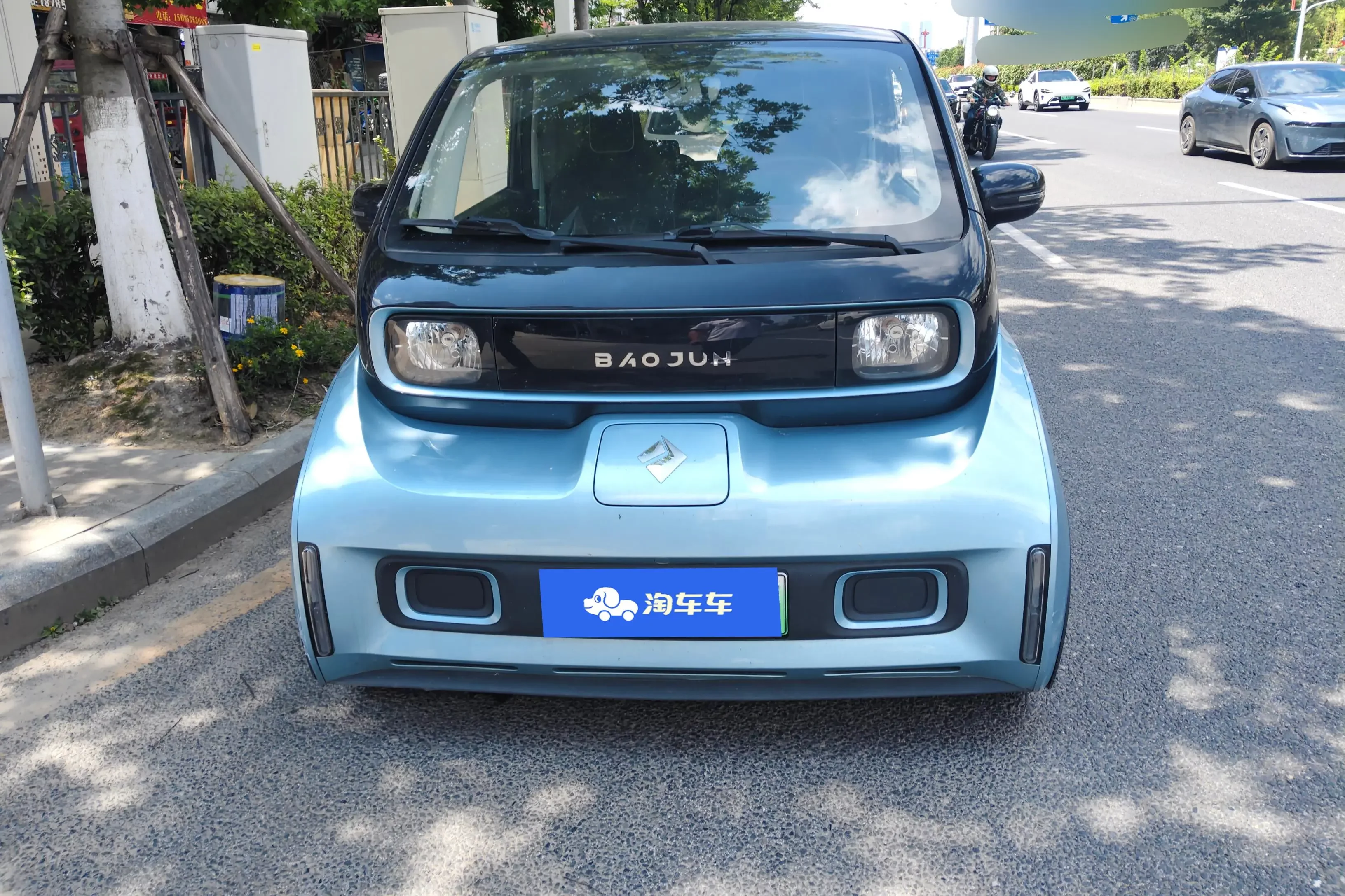 Baojun E300