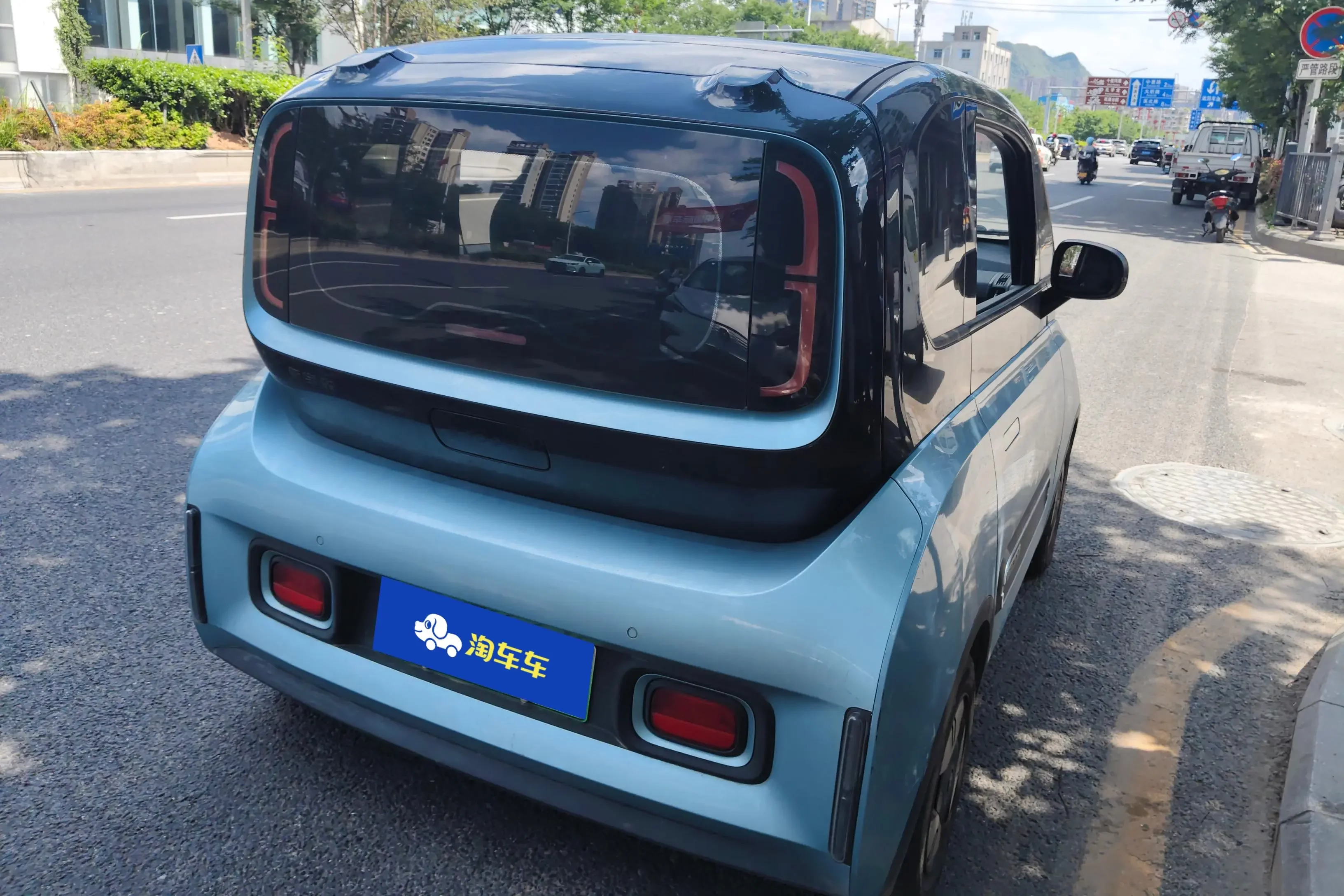 Baojun E300