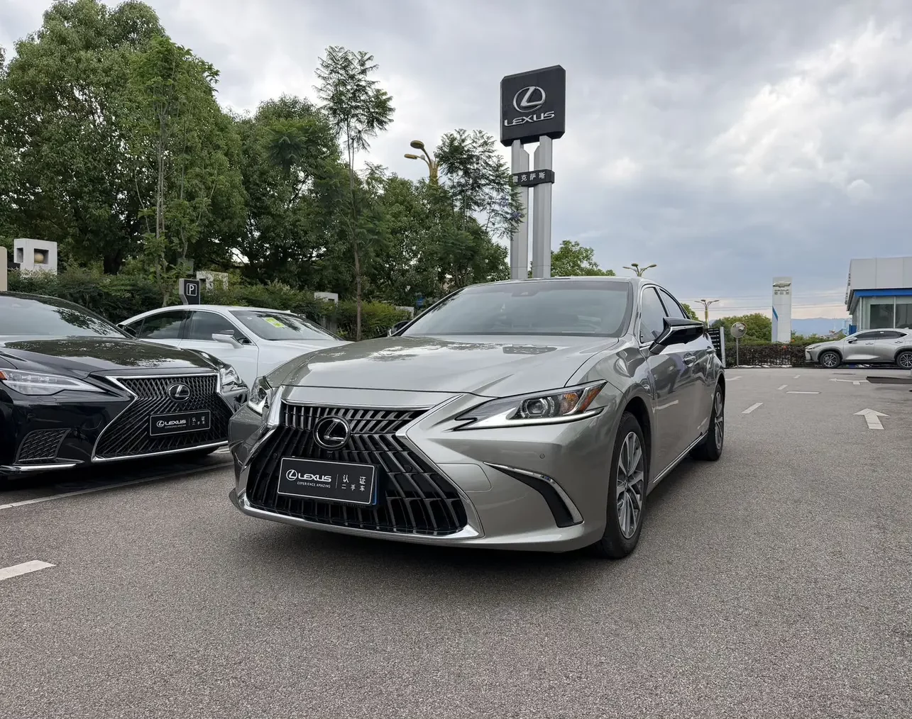 Lexus ES