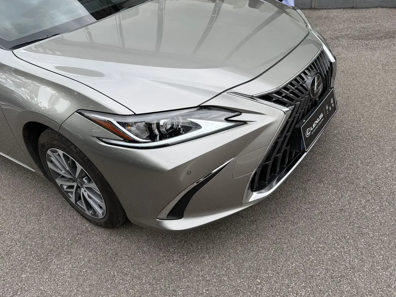 Lexus ES