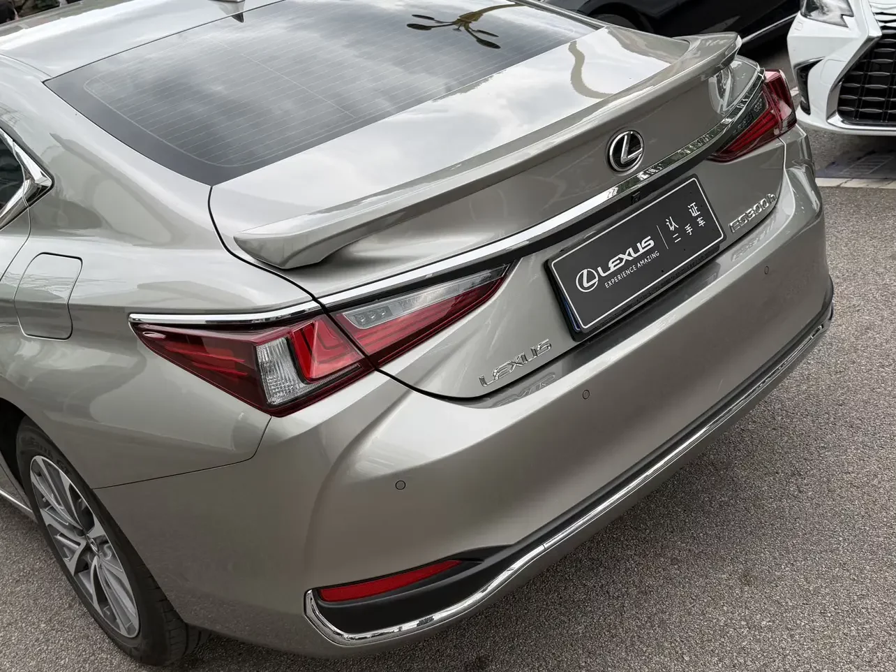 Lexus ES