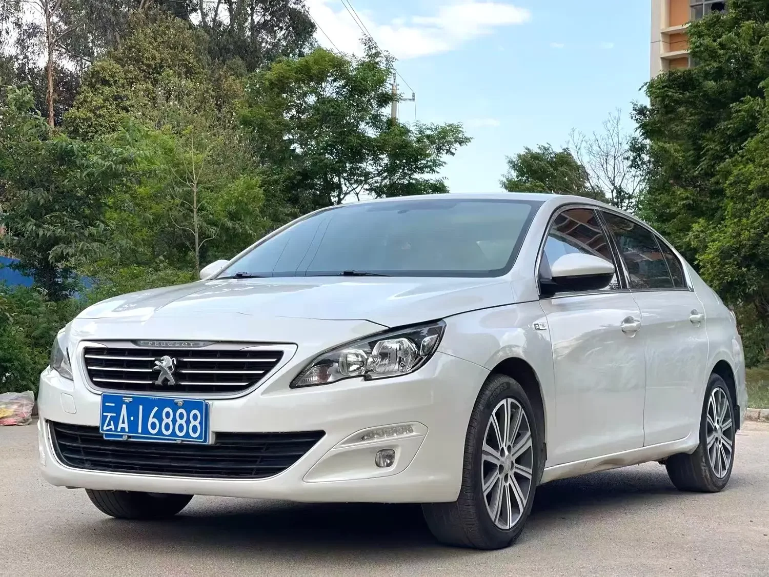 Peugeot 408