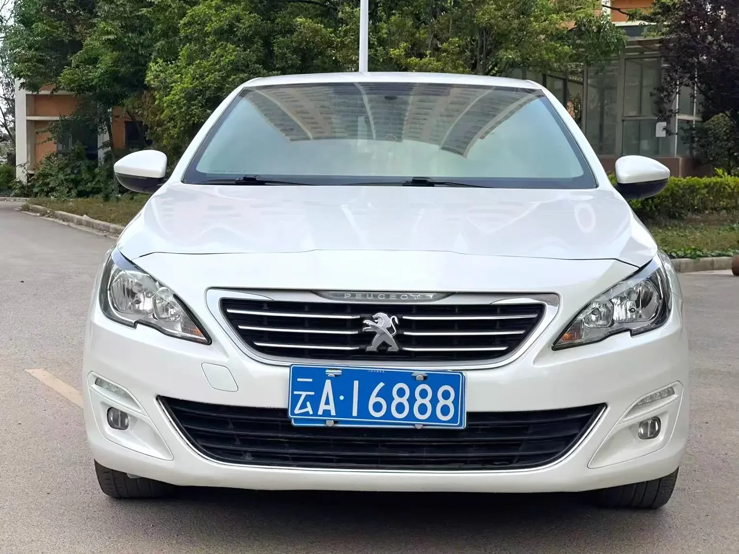 Peugeot 408