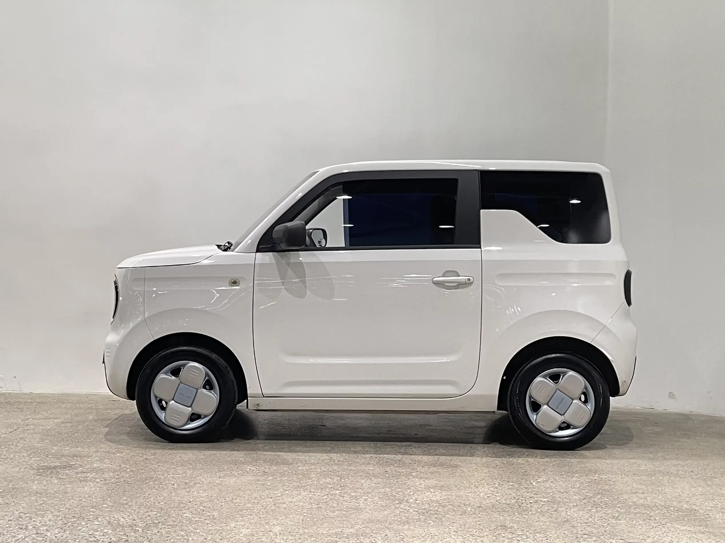 Geely panda