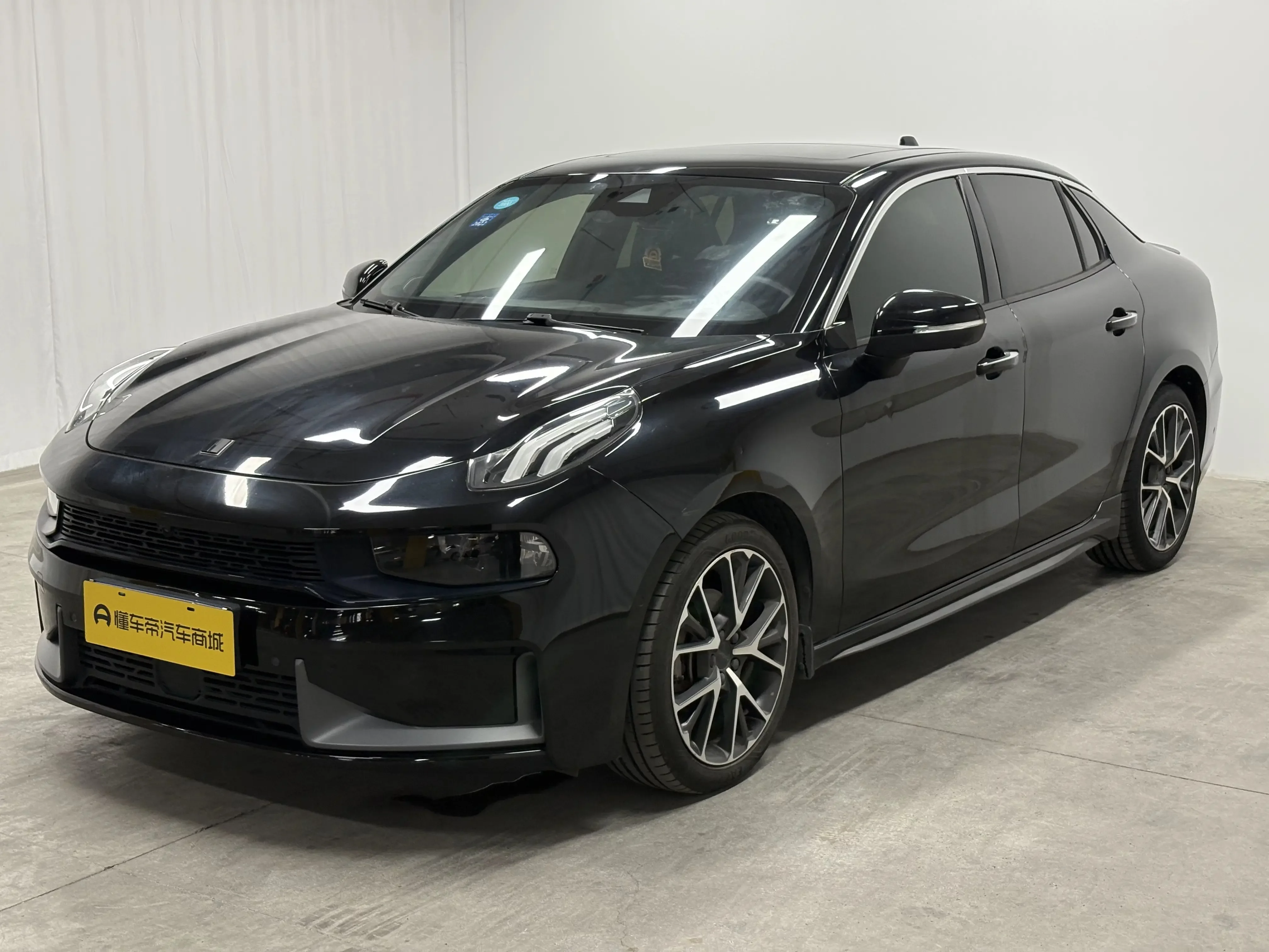 Lynk & Co 03