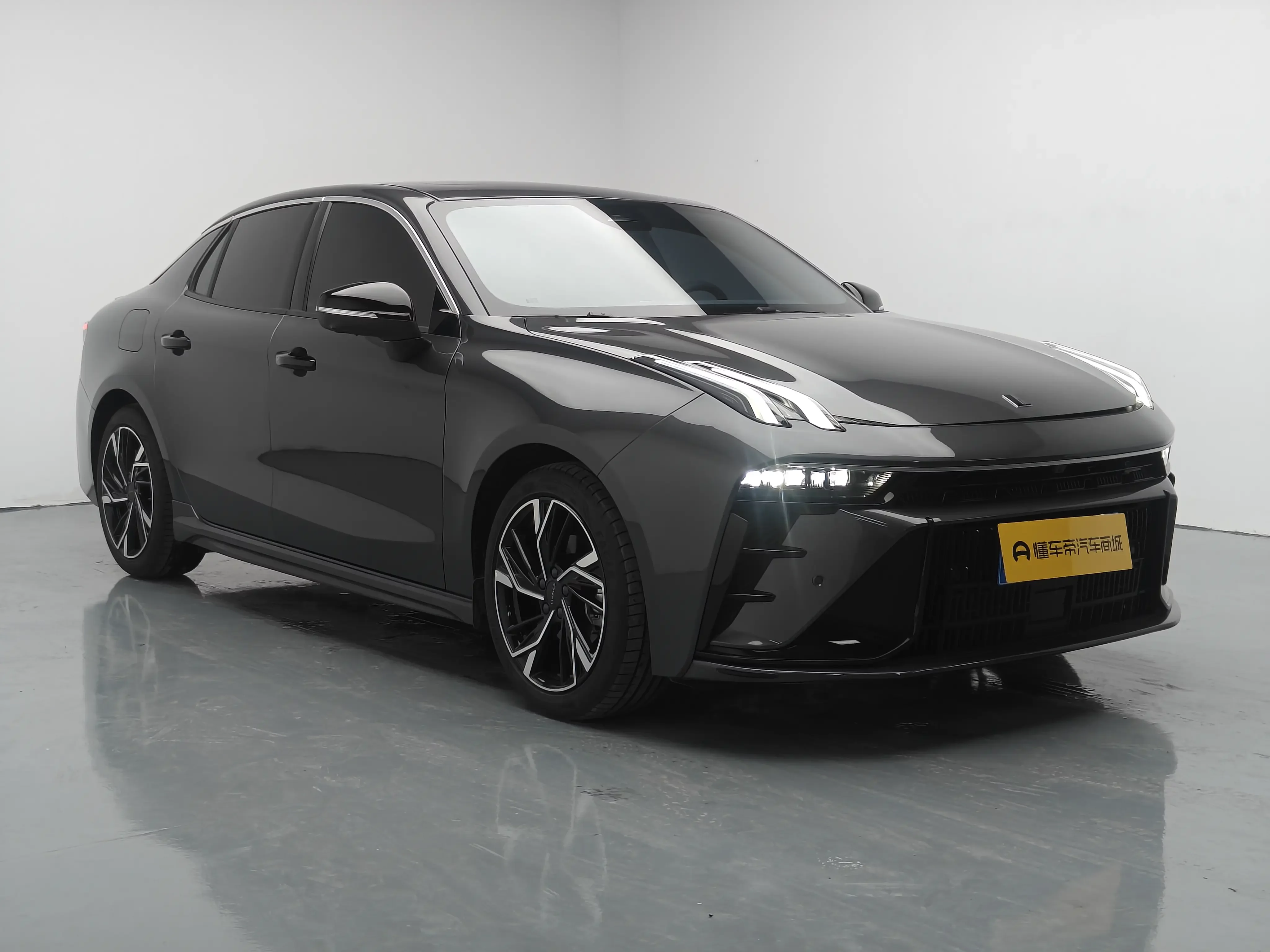 Lynk & Co 03