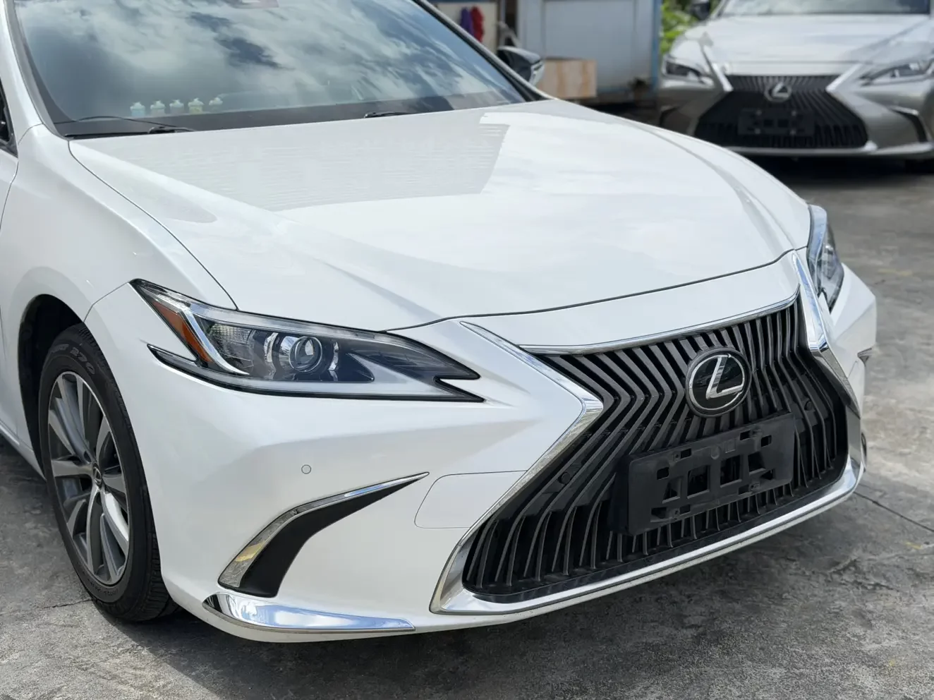 Lexus ES
