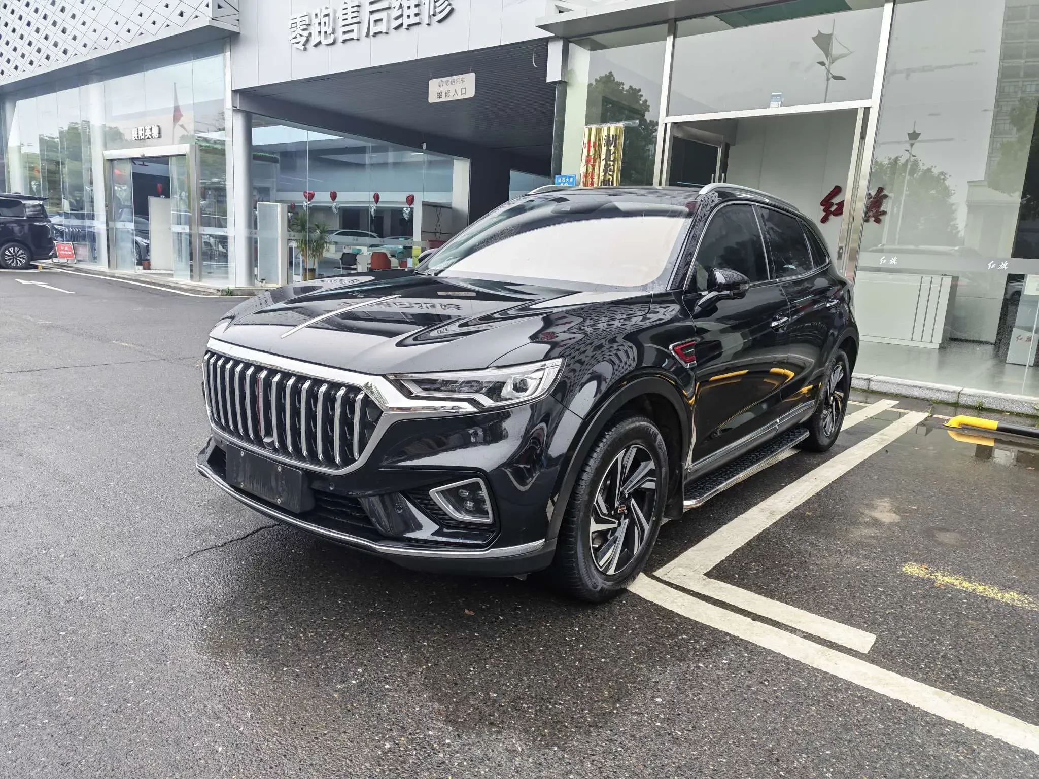 Hongqi HS5
