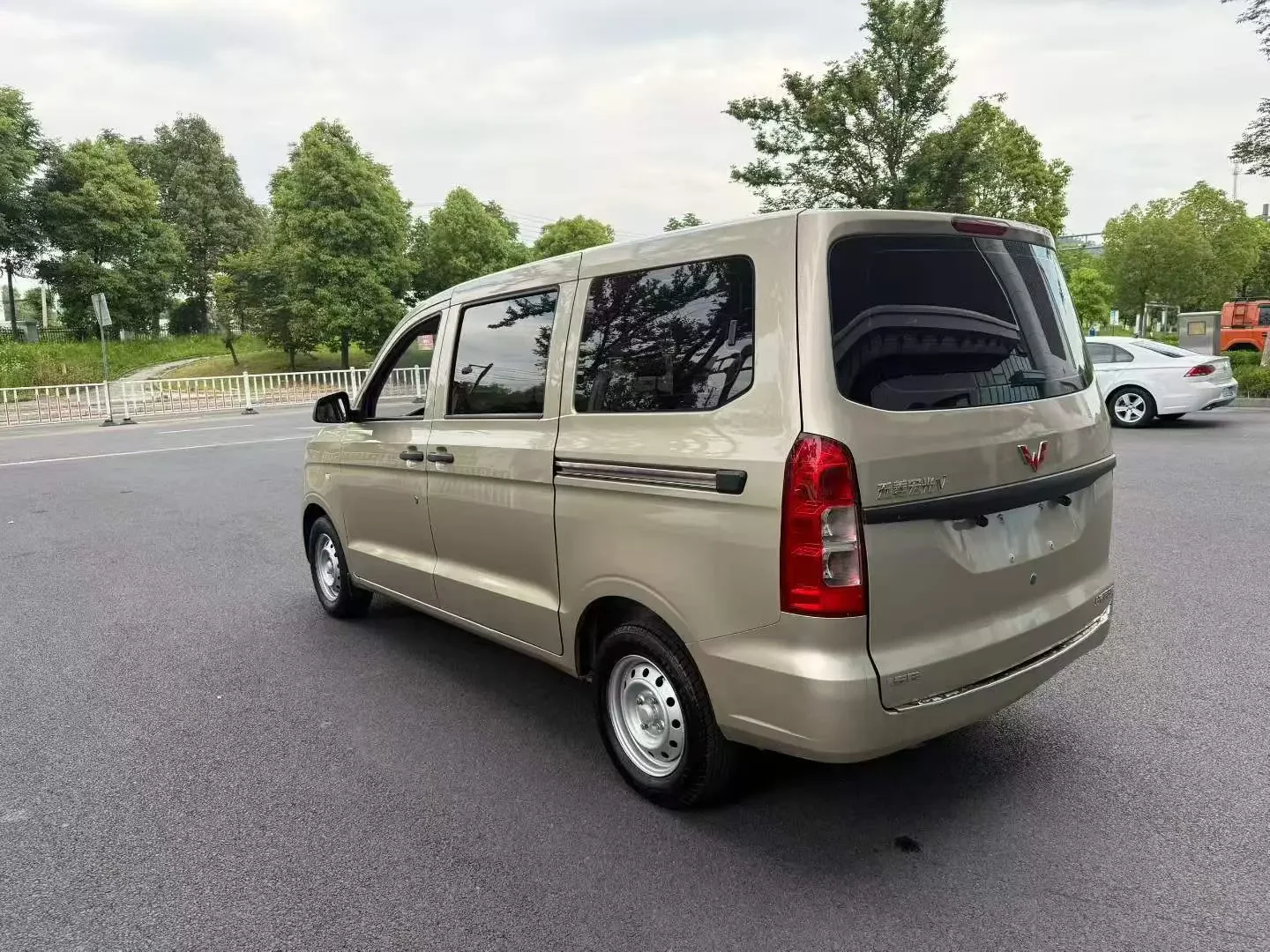 Wuling Hongguang V