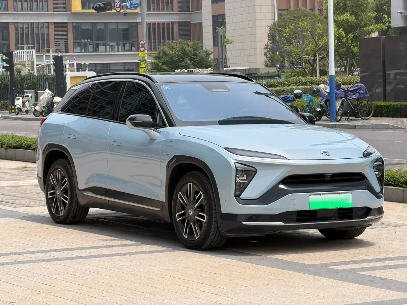 NIO ES6
