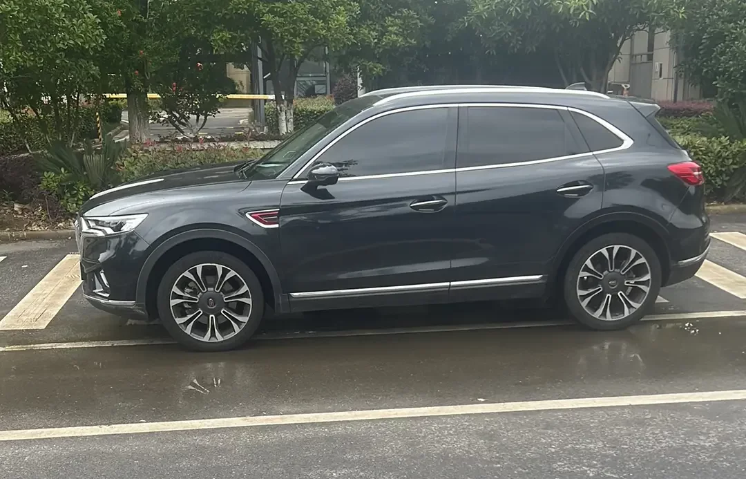 Hongqi HS5