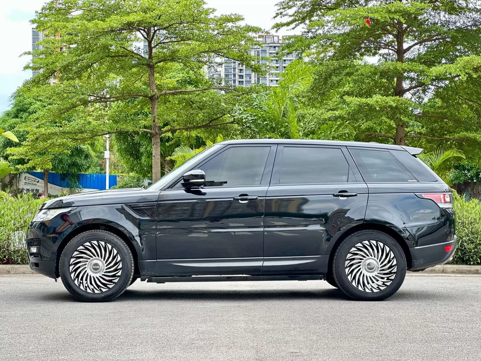 Land Rover range rover