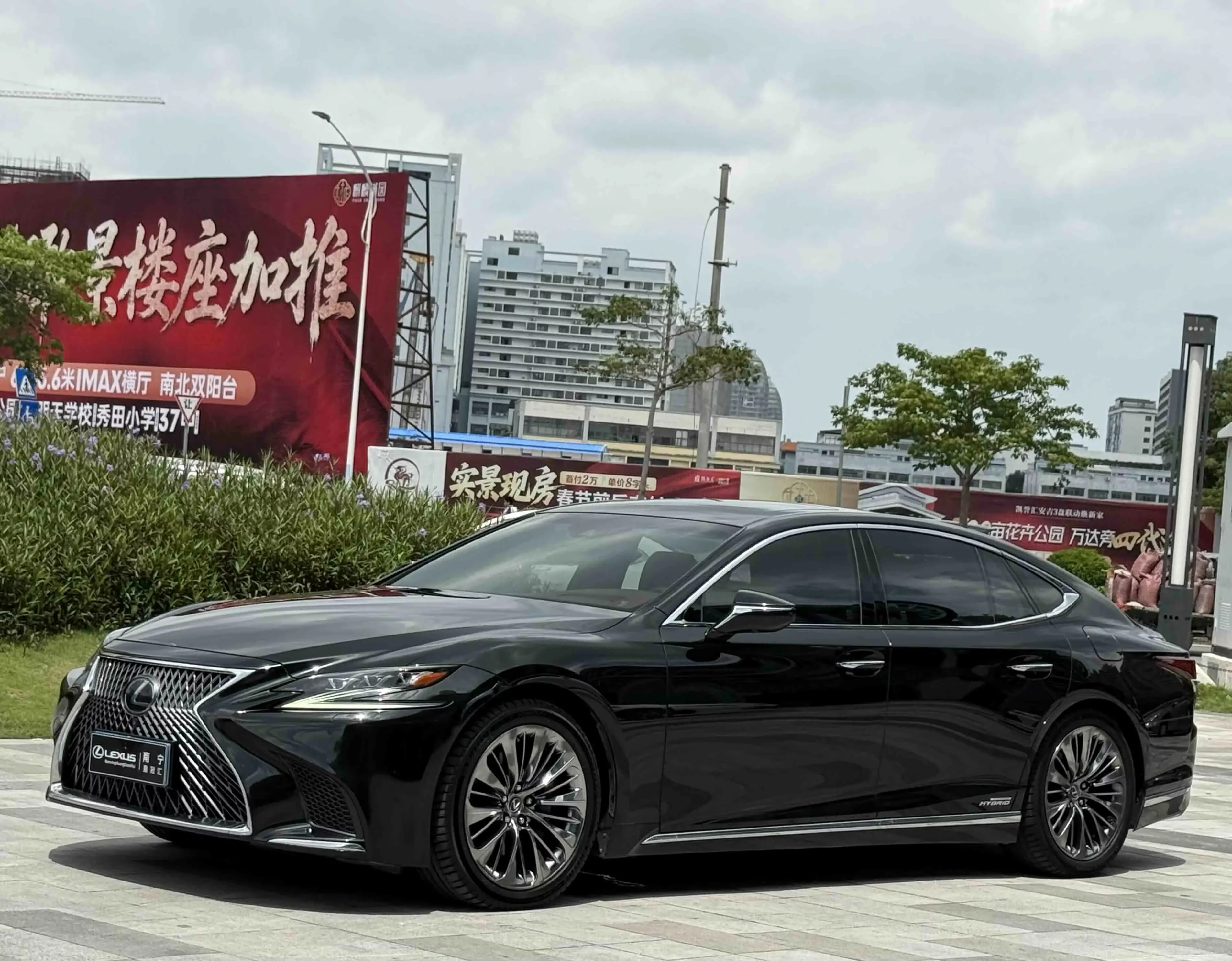 Lexus LS