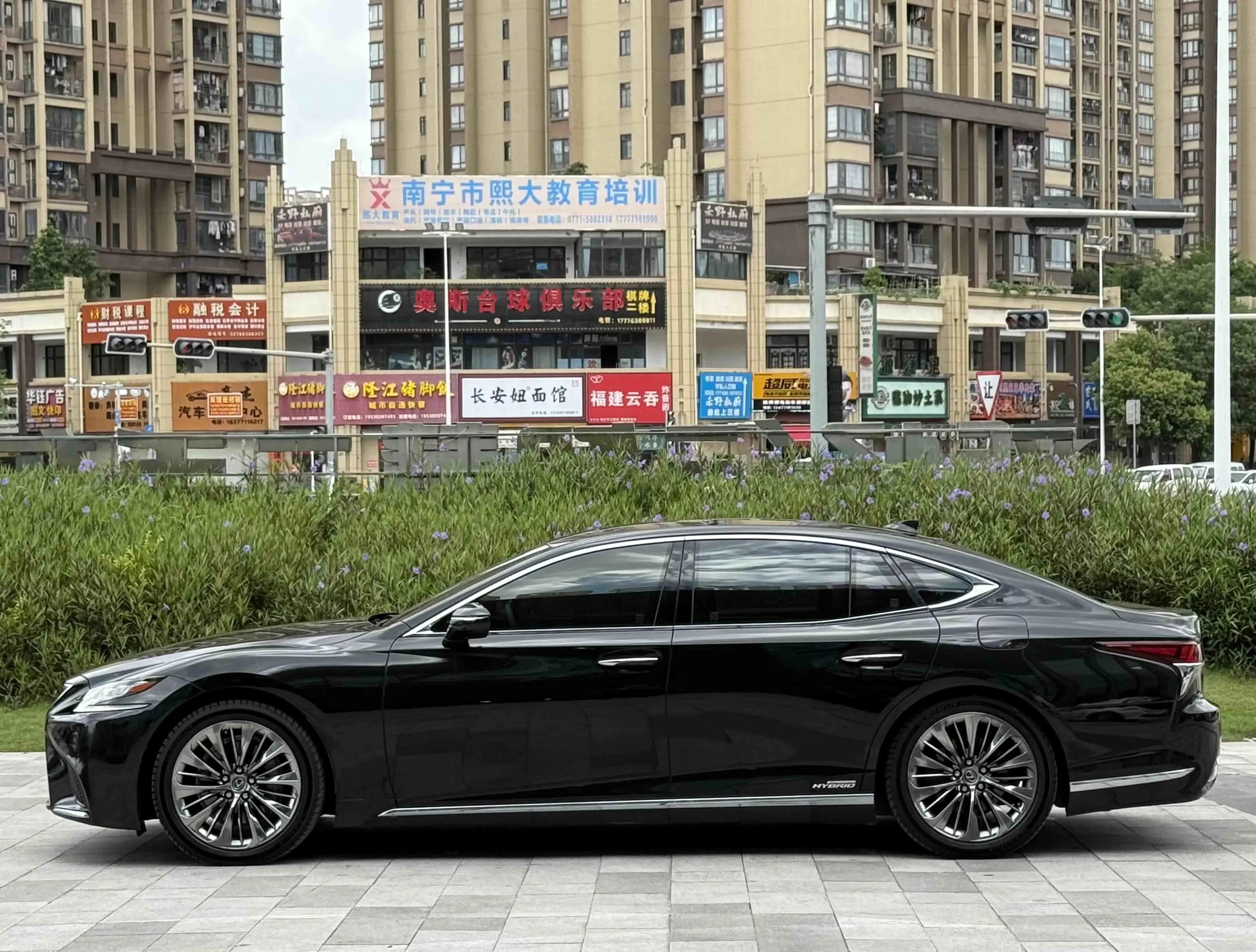 Lexus LS