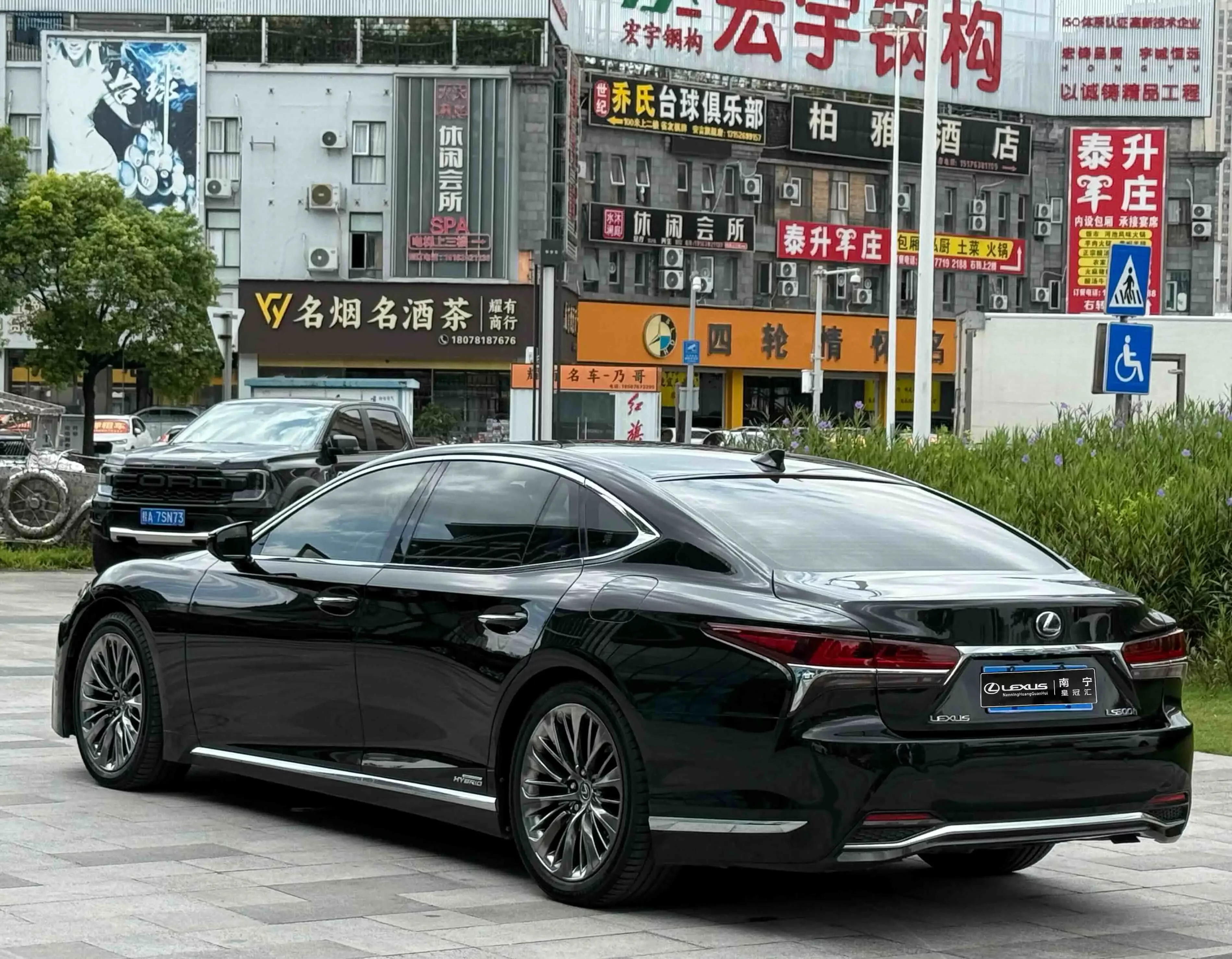 Lexus LS