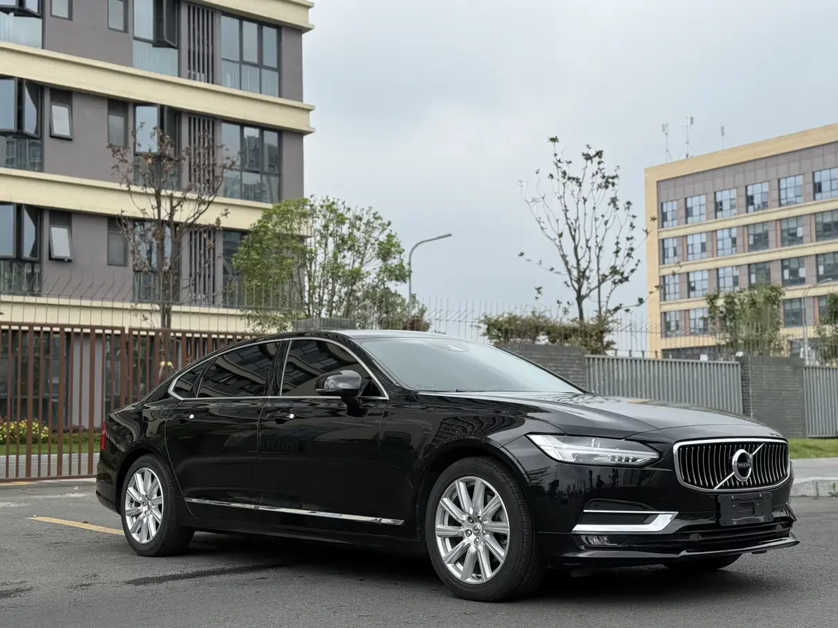 Volvo S90
