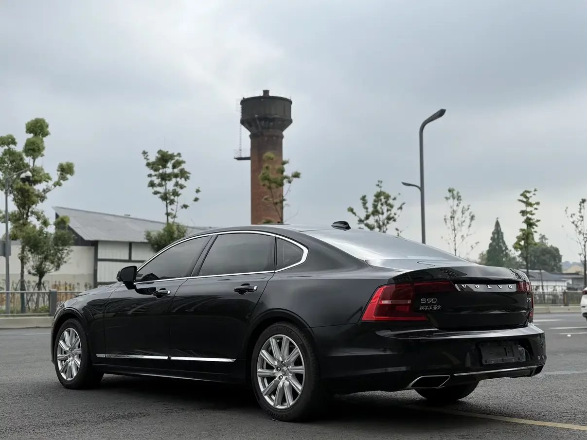 Volvo S90
