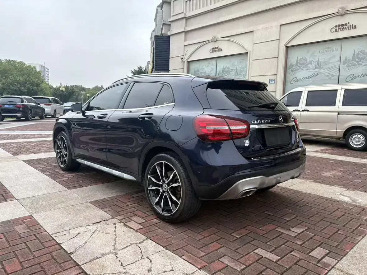 Mercedes-Benz GLA