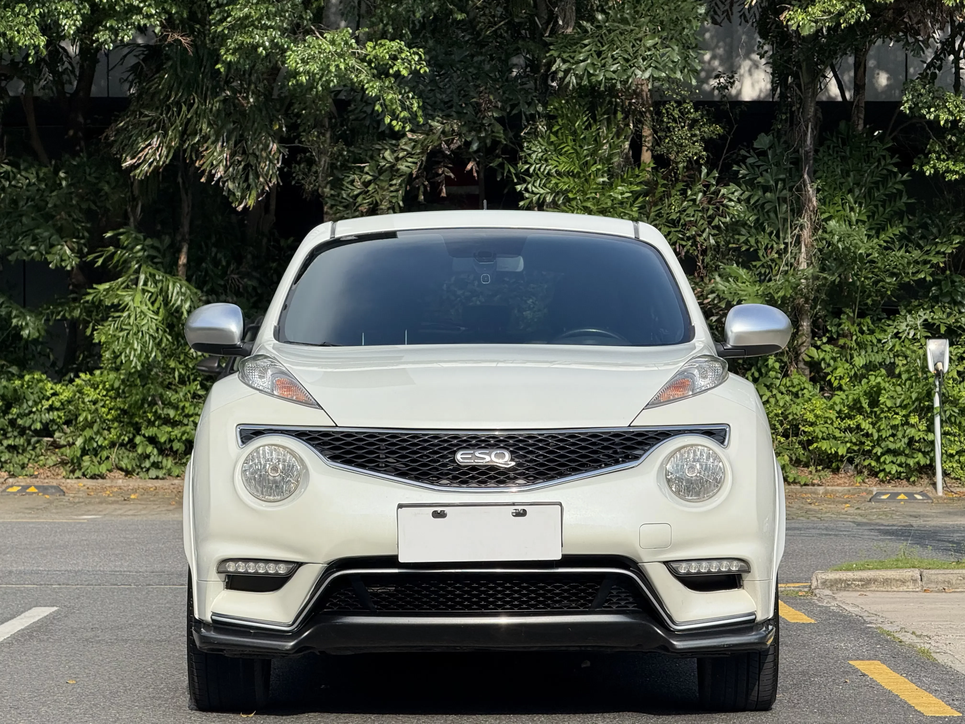 Infiniti ESQ