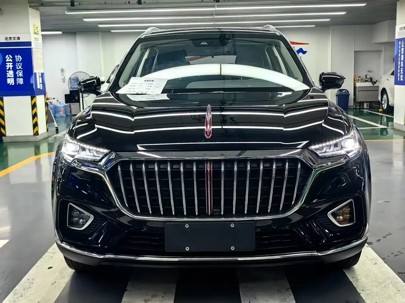 Hongqi HS5